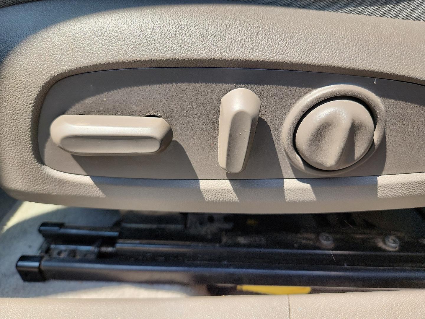 2020 WHITE /Dark Atmosphere/Medium Ash Gray - H1H Chevrolet Malibu FWD 1FL (1G1ZC5ST3LF) with an ECOTEC 1.5L I-4 gasoline direct injection, DOHC, VVT variable valve control, intercooled turbo, regular unleaded, engine with 160HP engine, located at 4711 Ave Q, Lubbock, TX, 79412, (806) 687-2362, 33.551304, -101.855293- Photo#19