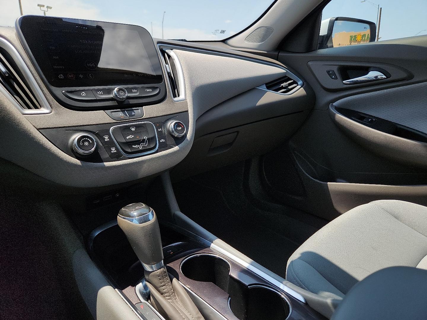 2020 WHITE /Dark Atmosphere/Medium Ash Gray - H1H Chevrolet Malibu FWD 1FL (1G1ZC5ST3LF) with an ECOTEC 1.5L I-4 gasoline direct injection, DOHC, VVT variable valve control, intercooled turbo, regular unleaded, engine with 160HP engine, located at 4711 Ave Q, Lubbock, TX, 79412, (806) 687-2362, 33.551304, -101.855293- Photo#29