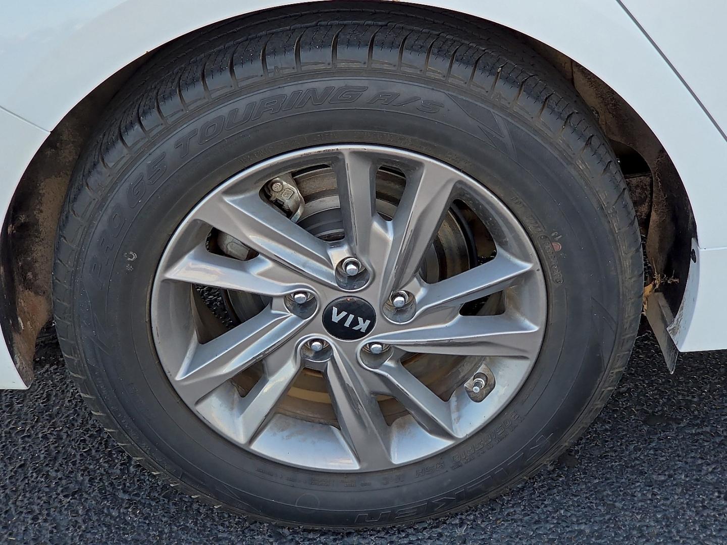 2020 Snow White Pearl - SWP /Black - WK Kia Optima LX (5XXGT4L33LG) with an Theta II 2.4L I-4 gasoline direct injection, DOHC, D-CVVT variable valve control, regular unleaded, engine with 185HP engine, located at 4711 Ave Q, Lubbock, TX, 79412, (806) 687-2362, 33.551304, -101.855293- Photo#10