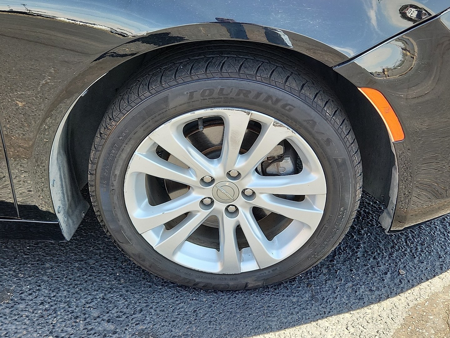 2015 Black Clearcoat - PX8 /Black - X9 Chrysler 200 Limited (1C3CCCAB3FN) with an 2.4L I4 MultiAir Engine engine, located at 4711 Ave Q, Lubbock, TX, 79412, (806) 687-2362, 33.551304, -101.855293- Photo#6