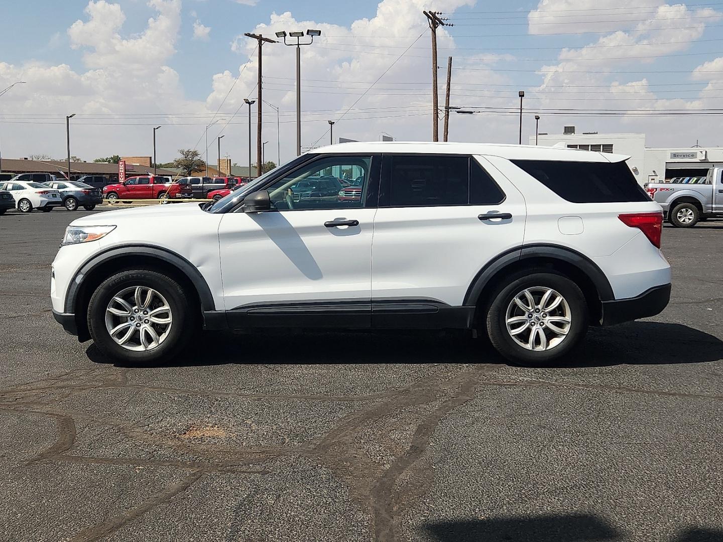 2020 WHITE /Sandstone - 7N Ford Explorer (1FMSK7BH2LG) with an EcoBoost 2.3L I-4 direct injection, DOHC, variable valve control, intercooled turbo, premium gasoline, engine with 300HP engine, located at 4711 Ave Q, Lubbock, TX, 79412, (806) 687-2362, 33.551304, -101.855293- Photo#1