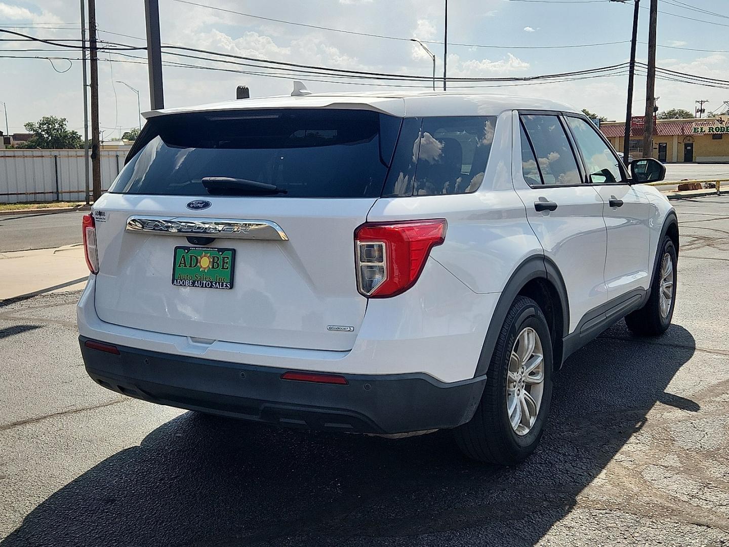 2020 WHITE /Sandstone - 7N Ford Explorer (1FMSK7BH2LG) with an EcoBoost 2.3L I-4 direct injection, DOHC, variable valve control, intercooled turbo, premium gasoline, engine with 300HP engine, located at 4711 Ave Q, Lubbock, TX, 79412, (806) 687-2362, 33.551304, -101.855293- Photo#3