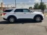 2020 WHITE /Sandstone - 7N Ford Explorer (1FMSK7BH2LG) with an EcoBoost 2.3L I-4 direct injection, DOHC, variable valve control, intercooled turbo, premium gasoline, engine with 300HP engine, located at 4711 Ave Q, Lubbock, TX, 79412, (806) 687-2362, 33.551304, -101.855293- Photo#4