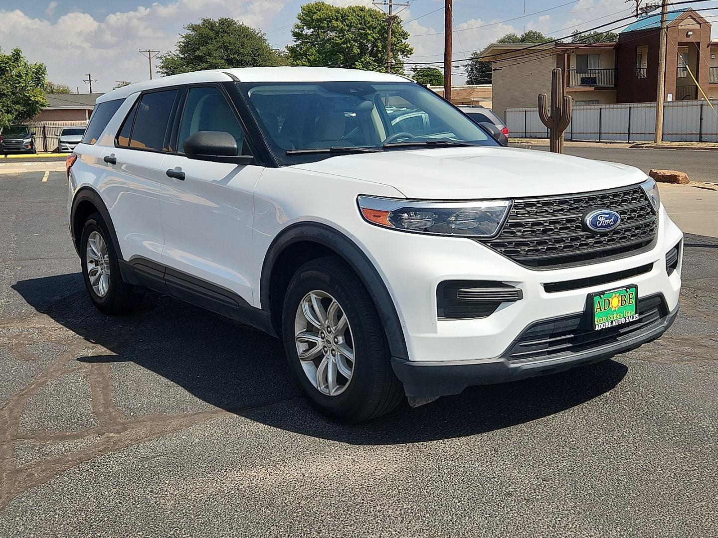 2020 WHITE /Sandstone - 7N Ford Explorer (1FMSK7BH2LG) with an EcoBoost 2.3L I-4 direct injection, DOHC, variable valve control, intercooled turbo, premium gasoline, engine with 300HP engine, located at 4711 Ave Q, Lubbock, TX, 79412, (806) 687-2362, 33.551304, -101.855293- Photo#5