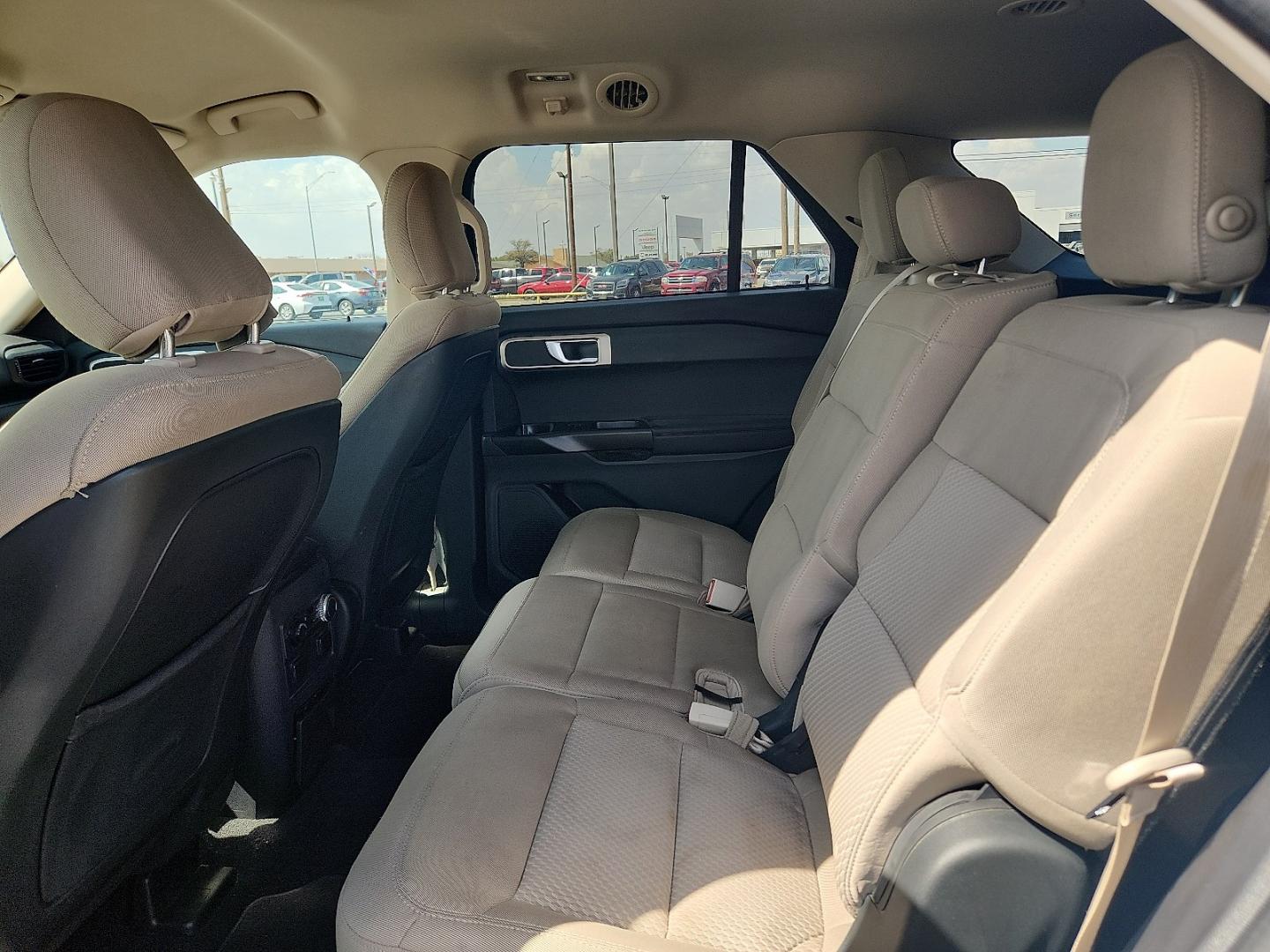 2020 WHITE /Sandstone - 7N Ford Explorer (1FMSK7BH2LG) with an EcoBoost 2.3L I-4 direct injection, DOHC, variable valve control, intercooled turbo, premium gasoline, engine with 300HP engine, located at 4711 Ave Q, Lubbock, TX, 79412, (806) 687-2362, 33.551304, -101.855293- Photo#12