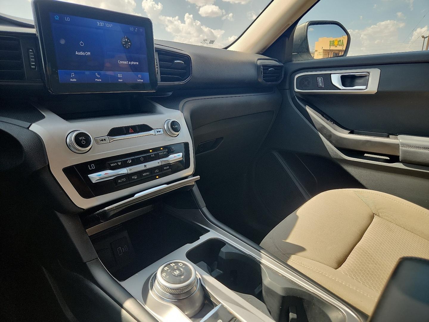 2020 WHITE /Sandstone - 7N Ford Explorer (1FMSK7BH2LG) with an EcoBoost 2.3L I-4 direct injection, DOHC, variable valve control, intercooled turbo, premium gasoline, engine with 300HP engine, located at 4711 Ave Q, Lubbock, TX, 79412, (806) 687-2362, 33.551304, -101.855293- Photo#29