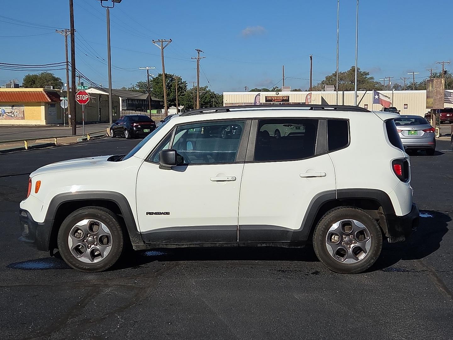 2017 Alpine White - PWV /Black - X9 Jeep Renegade Sport FWD (ZACCJAAB2HP) with an Tigershark MultiAir 2.4L I-4 variable valve control, regular gasoline, engine with 180HP engine, located at 4711 Ave Q, Lubbock, TX, 79412, (806) 687-2362, 33.551304, -101.855293- Photo#1