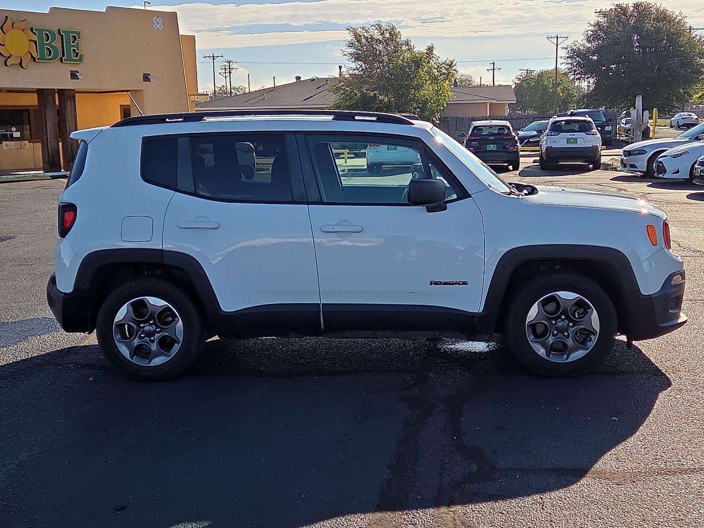 2017 Alpine White - PWV /Black - X9 Jeep Renegade Sport FWD (ZACCJAAB2HP) with an Tigershark MultiAir 2.4L I-4 variable valve control, regular gasoline, engine with 180HP engine, located at 4711 Ave Q, Lubbock, TX, 79412, (806) 687-2362, 33.551304, -101.855293- Photo#5