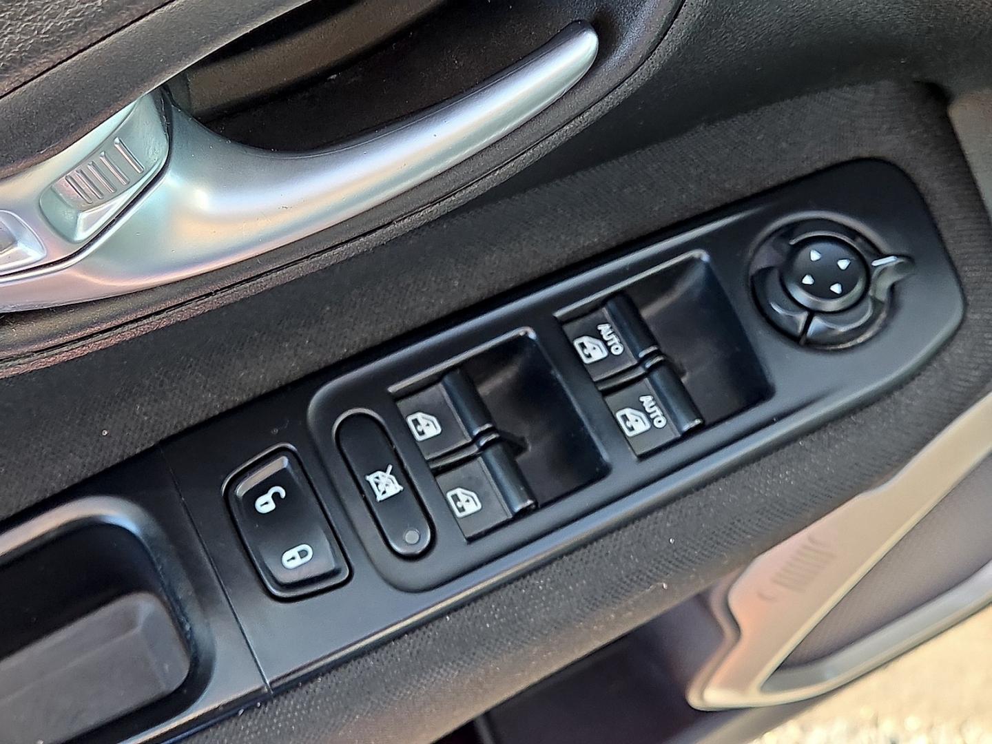 2017 Alpine White - PWV /Black - X9 Jeep Renegade Sport FWD (ZACCJAAB2HP) with an Tigershark MultiAir 2.4L I-4 variable valve control, regular gasoline, engine with 180HP engine, located at 4711 Ave Q, Lubbock, TX, 79412, (806) 687-2362, 33.551304, -101.855293- Photo#19