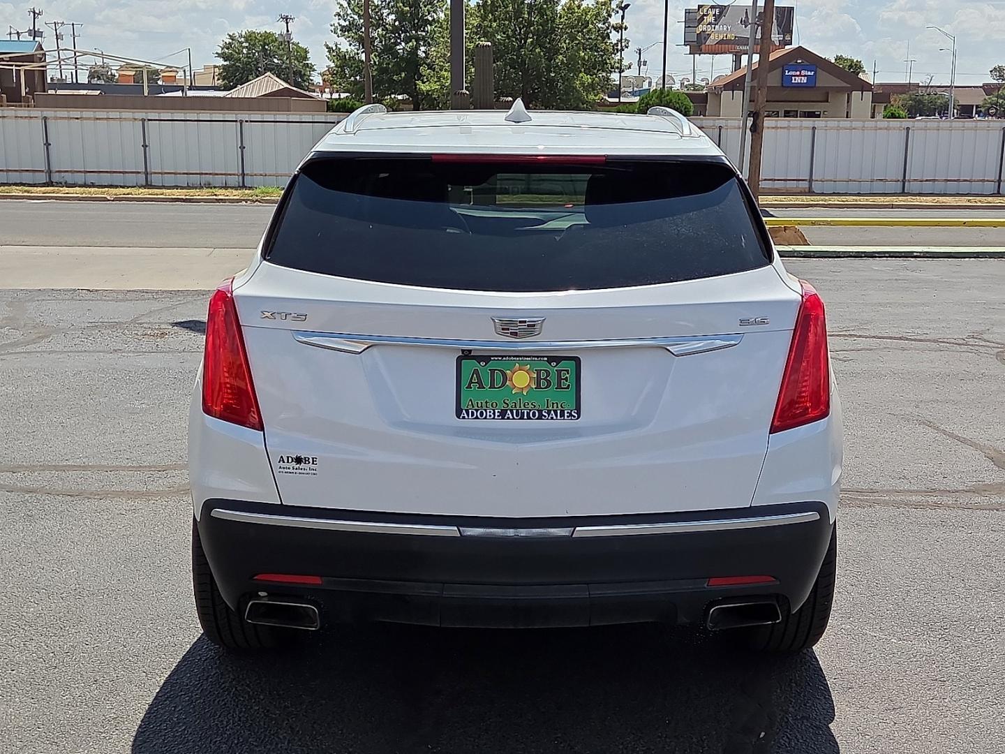 2017 Crystal White Tricoat - G1W /Jet Black - H2X Cadillac XT5 Premium Luxury (1GYKNCRS3HZ) with an 3.6L V-6 direct injection, DOHC, VVT variable valve control, regular gasoline, engine with cylinder deactivation and 310HP engine, located at 4711 Ave Q, Lubbock, TX, 79412, (806) 687-2362, 33.551304, -101.855293- Photo#3
