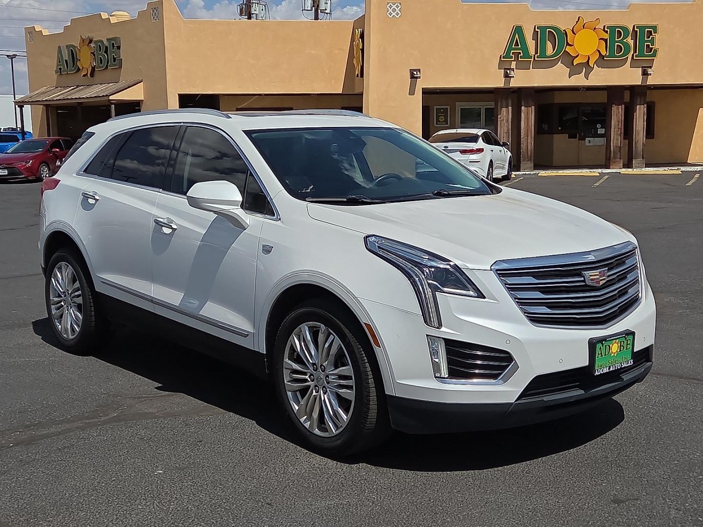2017 Crystal White Tricoat - G1W /Jet Black - H2X Cadillac XT5 Premium Luxury (1GYKNCRS3HZ) with an 3.6L V-6 direct injection, DOHC, VVT variable valve control, regular gasoline, engine with cylinder deactivation and 310HP engine, located at 4711 Ave Q, Lubbock, TX, 79412, (806) 687-2362, 33.551304, -101.855293- Photo#6