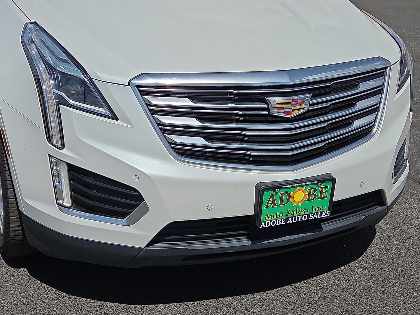 2017 Crystal White Tricoat - G1W /Jet Black - H2X Cadillac XT5 Premium Luxury (1GYKNCRS3HZ) with an 3.6L V-6 direct injection, DOHC, VVT variable valve control, regular gasoline, engine with cylinder deactivation and 310HP engine, located at 4711 Ave Q, Lubbock, TX, 79412, (806) 687-2362, 33.551304, -101.855293- Photo#8