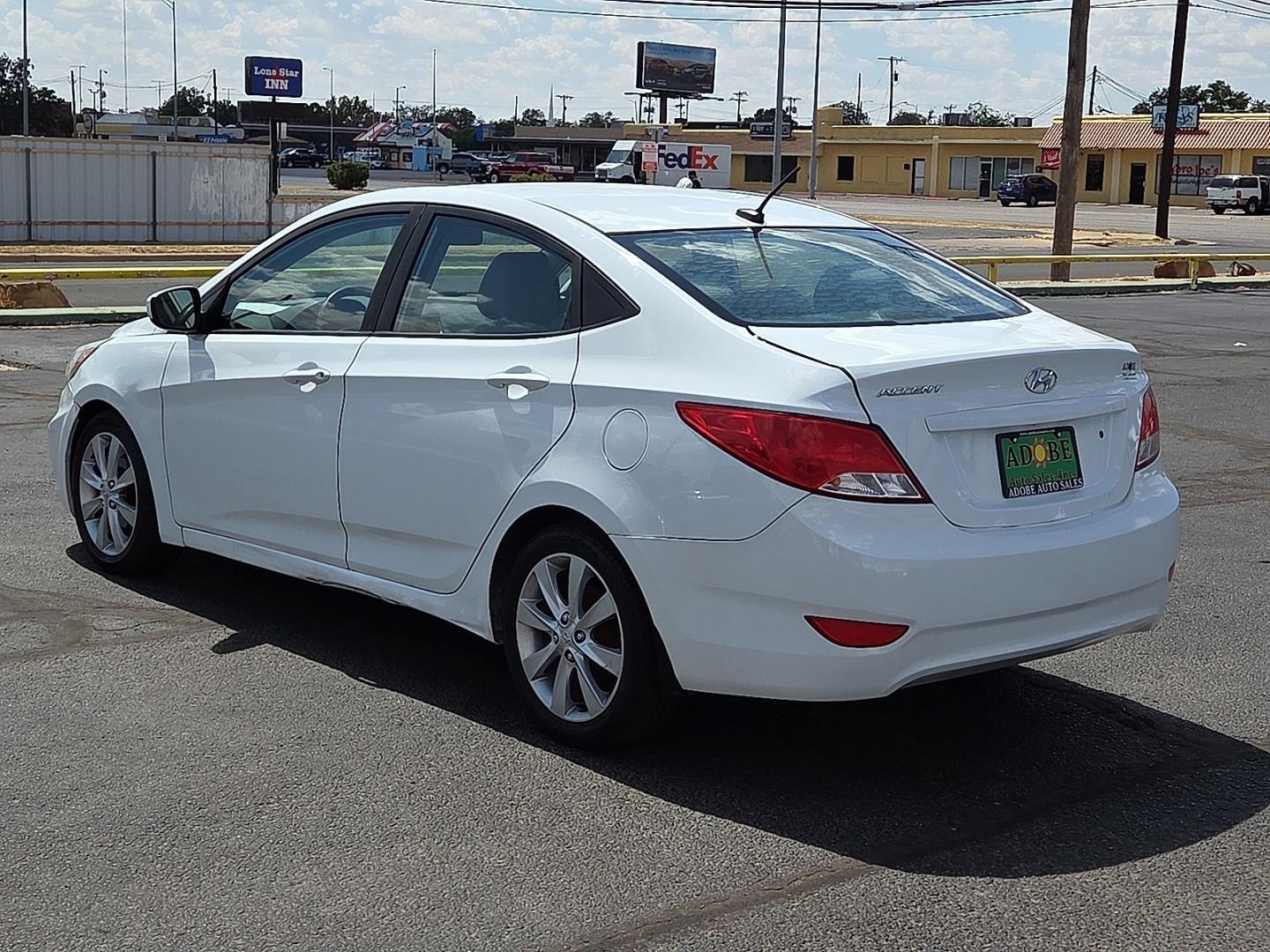 2017 Century White - PGU /Gray - 9Y Hyundai Accent SE (KMHCT4AE1HU) with an 1.6L I-4 direct injection, DOHC, variable valve control, regular gasoline, engine with 137HP engine, located at 4711 Ave Q, Lubbock, TX, 79412, (806) 687-2362, 33.551304, -101.855293- Photo#2