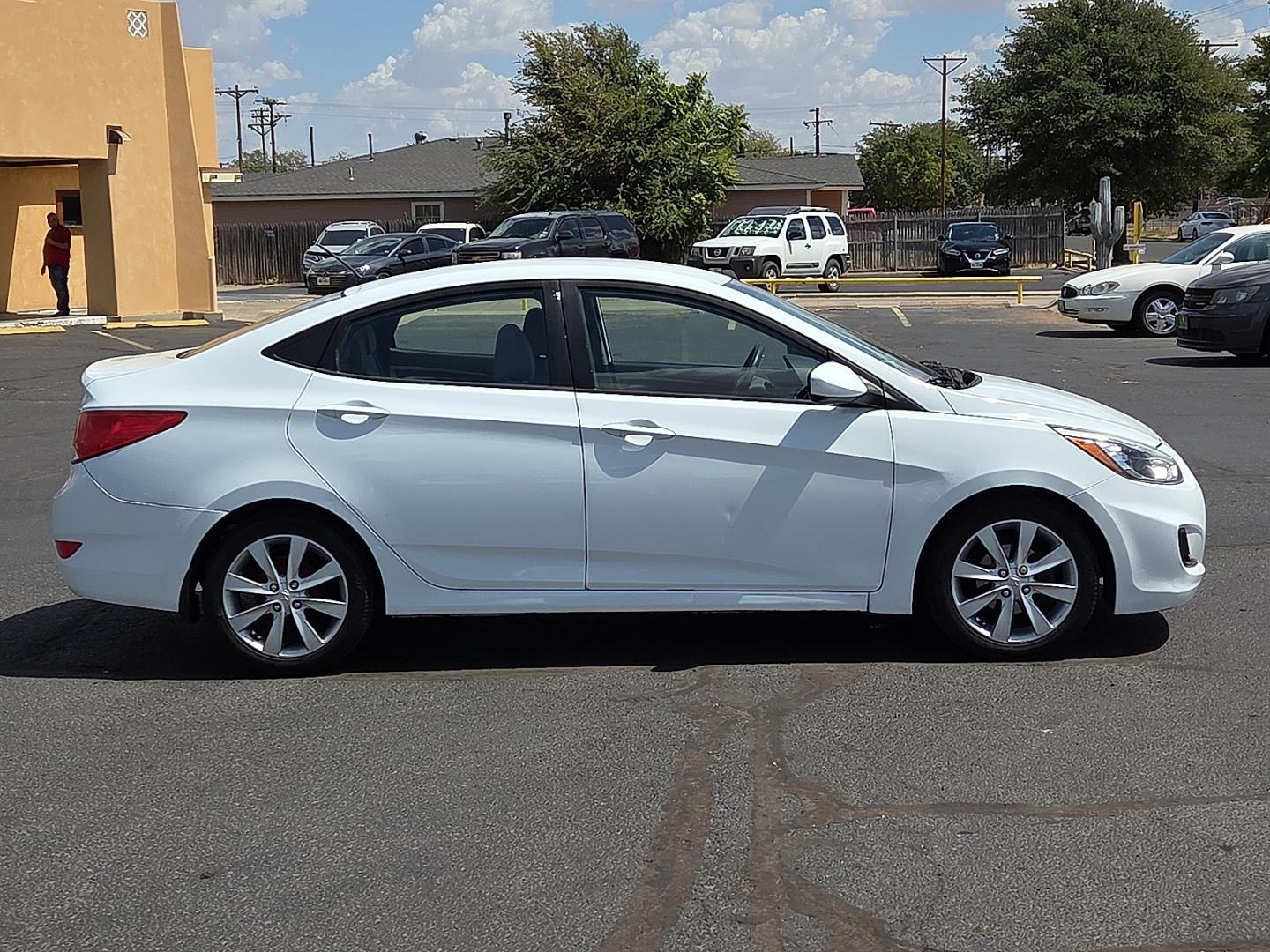 2017 Century White - PGU /Gray - 9Y Hyundai Accent SE (KMHCT4AE1HU) with an 1.6L I-4 direct injection, DOHC, variable valve control, regular gasoline, engine with 137HP engine, located at 4711 Ave Q, Lubbock, TX, 79412, (806) 687-2362, 33.551304, -101.855293- Photo#5