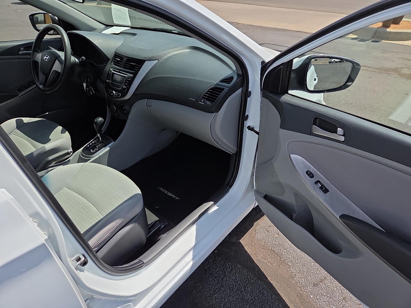 2017 Century White - PGU /Gray - 9Y Hyundai Accent SE (KMHCT4AE1HU) with an 1.6L I-4 direct injection, DOHC, variable valve control, regular gasoline, engine with 137HP engine, located at 4711 Ave Q, Lubbock, TX, 79412, (806) 687-2362, 33.551304, -101.855293- Photo#10