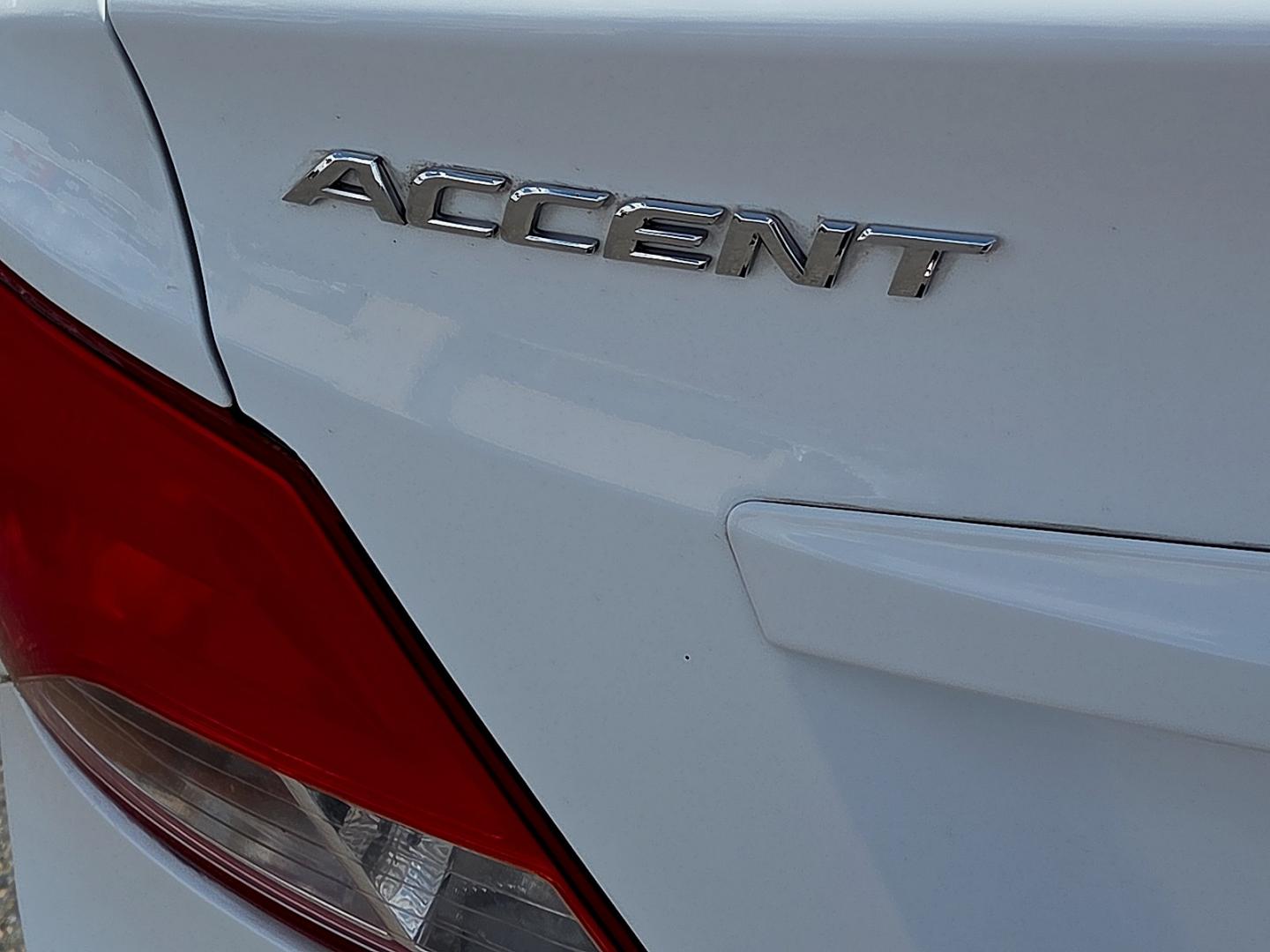 2017 Century White - PGU /Gray - 9Y Hyundai Accent SE (KMHCT4AE1HU) with an 1.6L I-4 direct injection, DOHC, variable valve control, regular gasoline, engine with 137HP engine, located at 4711 Ave Q, Lubbock, TX, 79412, (806) 687-2362, 33.551304, -101.855293- Photo#15