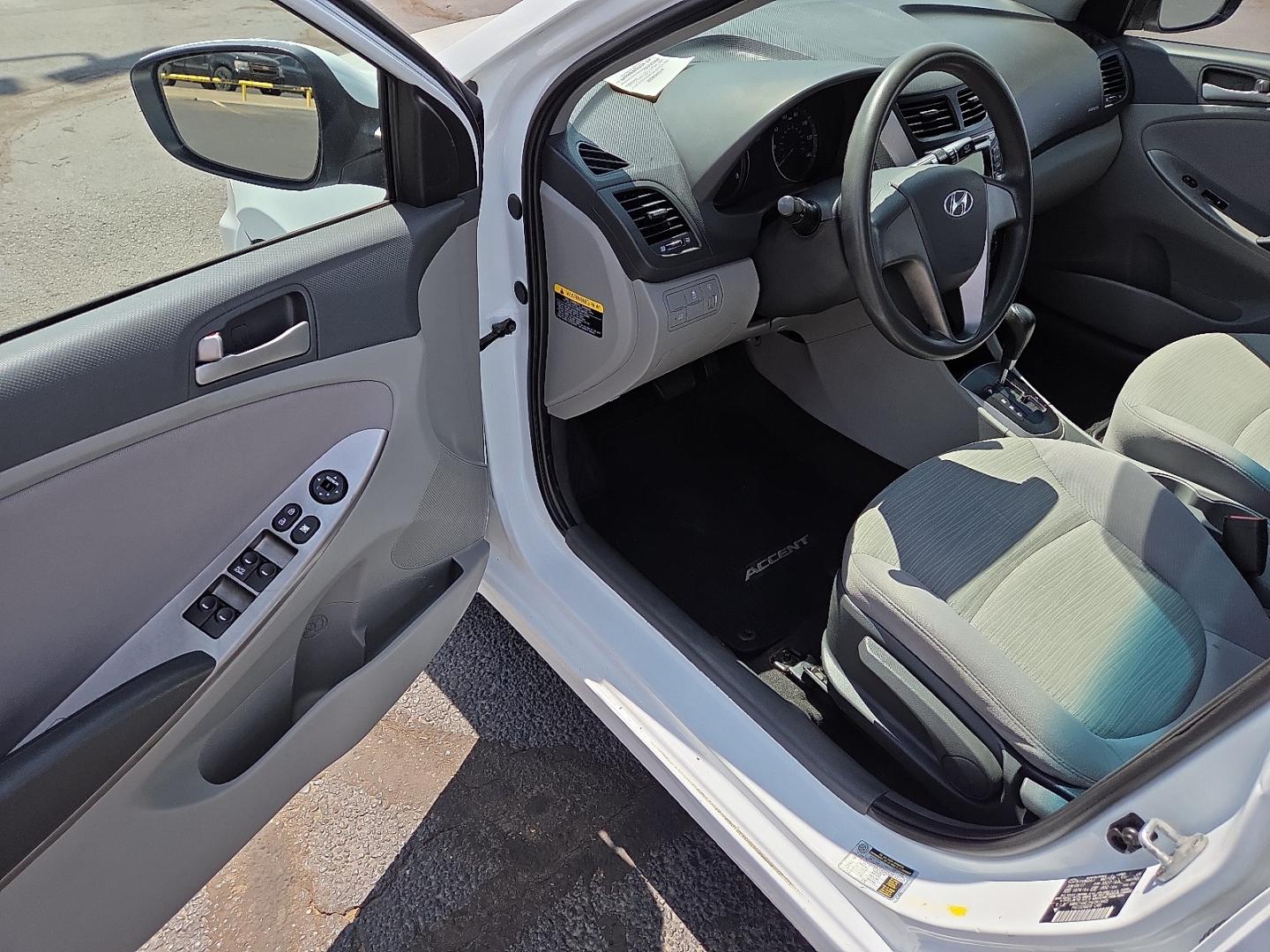 2017 Century White - PGU /Gray - 9Y Hyundai Accent SE (KMHCT4AE1HU) with an 1.6L I-4 direct injection, DOHC, variable valve control, regular gasoline, engine with 137HP engine, located at 4711 Ave Q, Lubbock, TX, 79412, (806) 687-2362, 33.551304, -101.855293- Photo#21