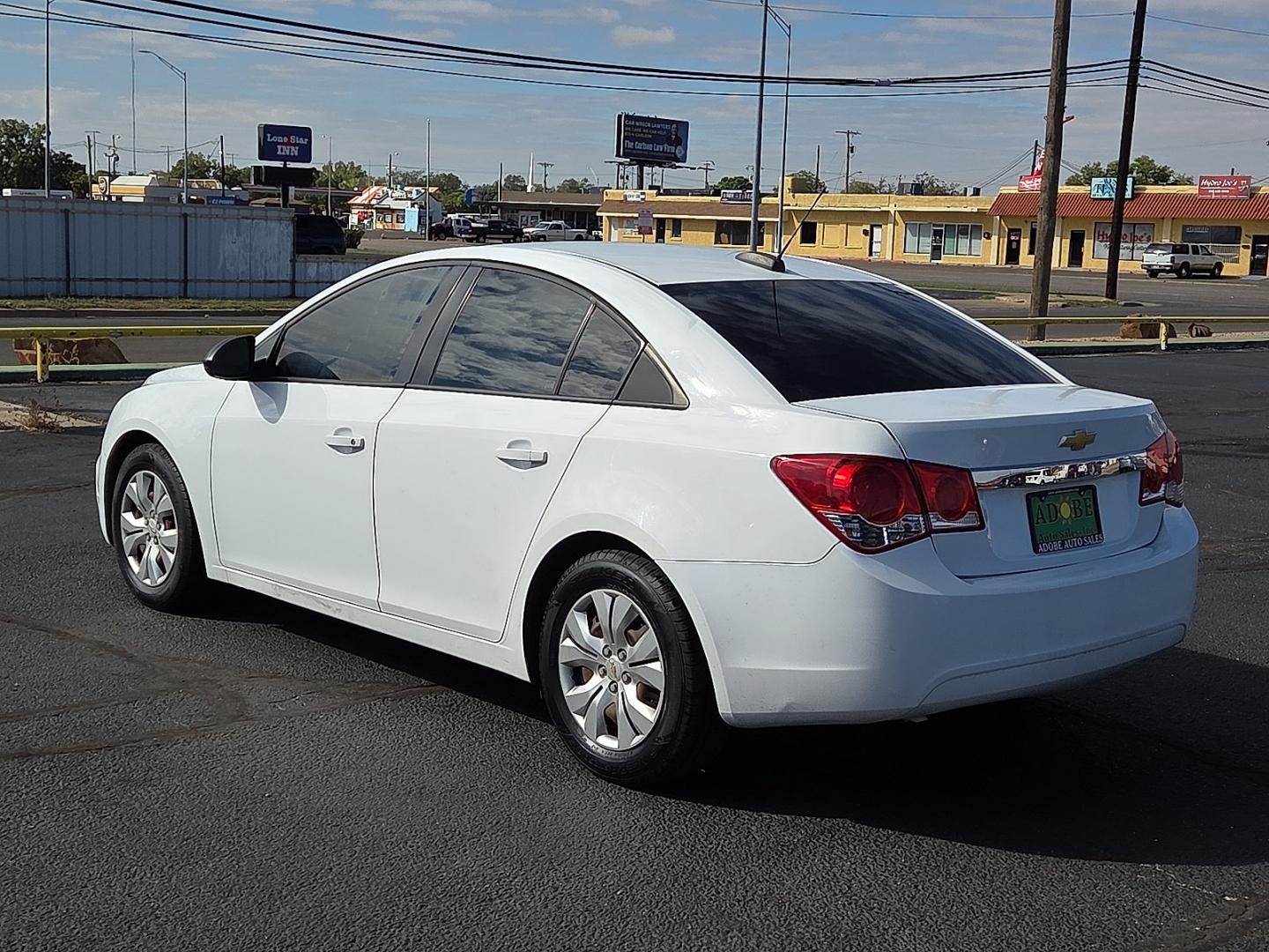 2016 Summit White - GAZ /Jet Black/Medium Titanium - AFB Chevrolet Cruze Limited LS Auto (1G1PC5SGXG7) with an ECOTEC 1.8L I-4 DOHC, VVT variable valve control, regular gasoline, engine with 138HP engine, located at 4711 Ave Q, Lubbock, TX, 79412, (806) 687-2362, 33.551304, -101.855293- Photo#2