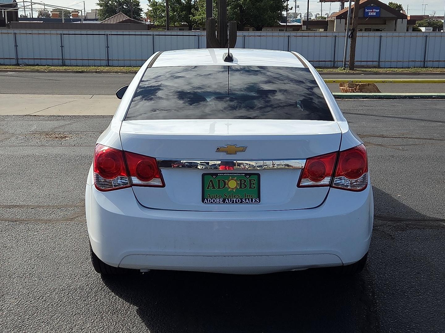 2016 Summit White - GAZ /Jet Black/Medium Titanium - AFB Chevrolet Cruze Limited LS Auto (1G1PC5SGXG7) with an ECOTEC 1.8L I-4 DOHC, VVT variable valve control, regular gasoline, engine with 138HP engine, located at 4711 Ave Q, Lubbock, TX, 79412, (806) 687-2362, 33.551304, -101.855293- Photo#3