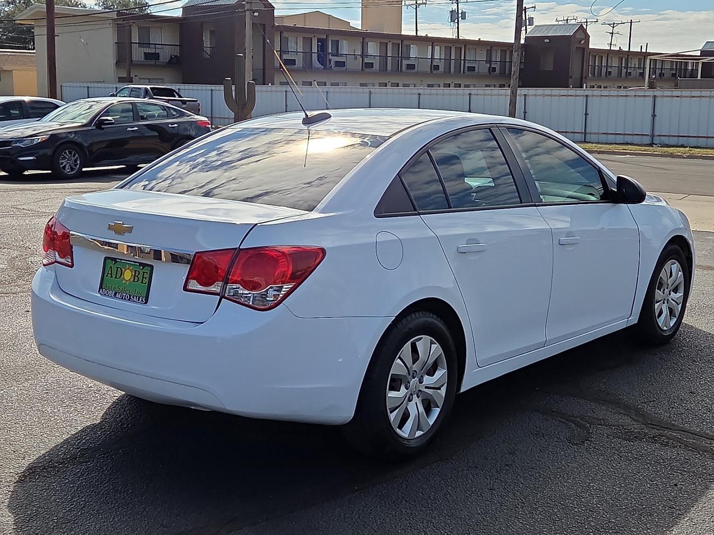 2016 Summit White - GAZ /Jet Black/Medium Titanium - AFB Chevrolet Cruze Limited LS Auto (1G1PC5SGXG7) with an ECOTEC 1.8L I-4 DOHC, VVT variable valve control, regular gasoline, engine with 138HP engine, located at 4711 Ave Q, Lubbock, TX, 79412, (806) 687-2362, 33.551304, -101.855293- Photo#4
