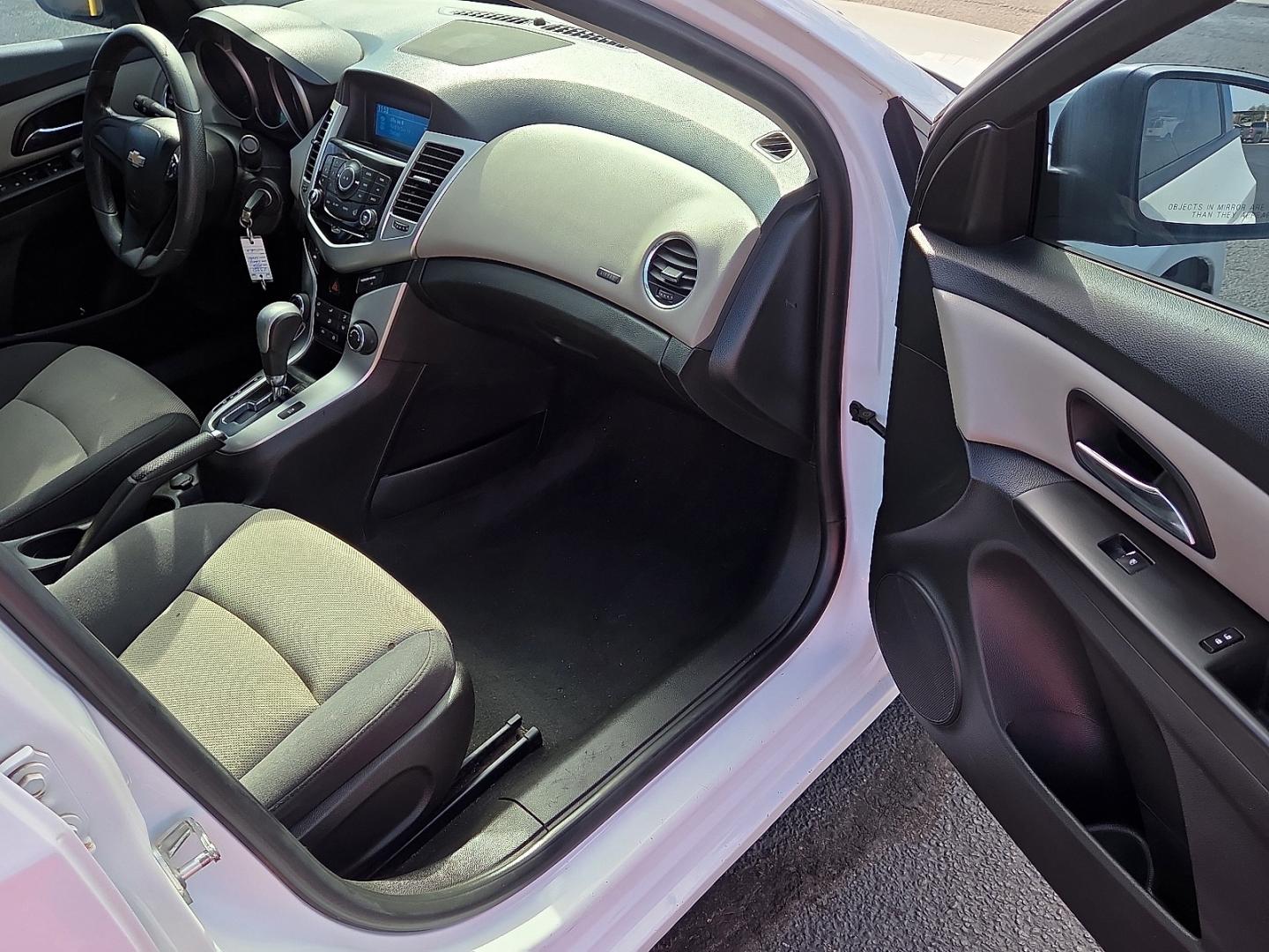2016 Summit White - GAZ /Jet Black/Medium Titanium - AFB Chevrolet Cruze Limited LS Auto (1G1PC5SGXG7) with an ECOTEC 1.8L I-4 DOHC, VVT variable valve control, regular gasoline, engine with 138HP engine, located at 4711 Ave Q, Lubbock, TX, 79412, (806) 687-2362, 33.551304, -101.855293- Photo#11