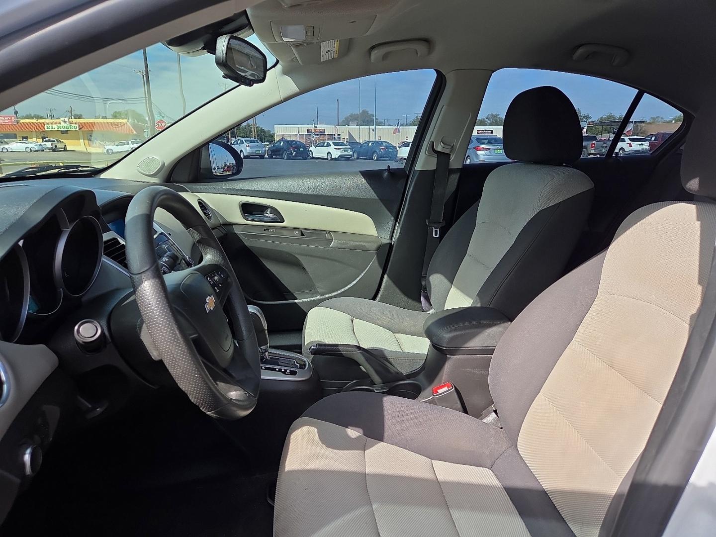 2016 Summit White - GAZ /Jet Black/Medium Titanium - AFB Chevrolet Cruze Limited LS Auto (1G1PC5SGXG7) with an ECOTEC 1.8L I-4 DOHC, VVT variable valve control, regular gasoline, engine with 138HP engine, located at 4711 Ave Q, Lubbock, TX, 79412, (806) 687-2362, 33.551304, -101.855293- Photo#20