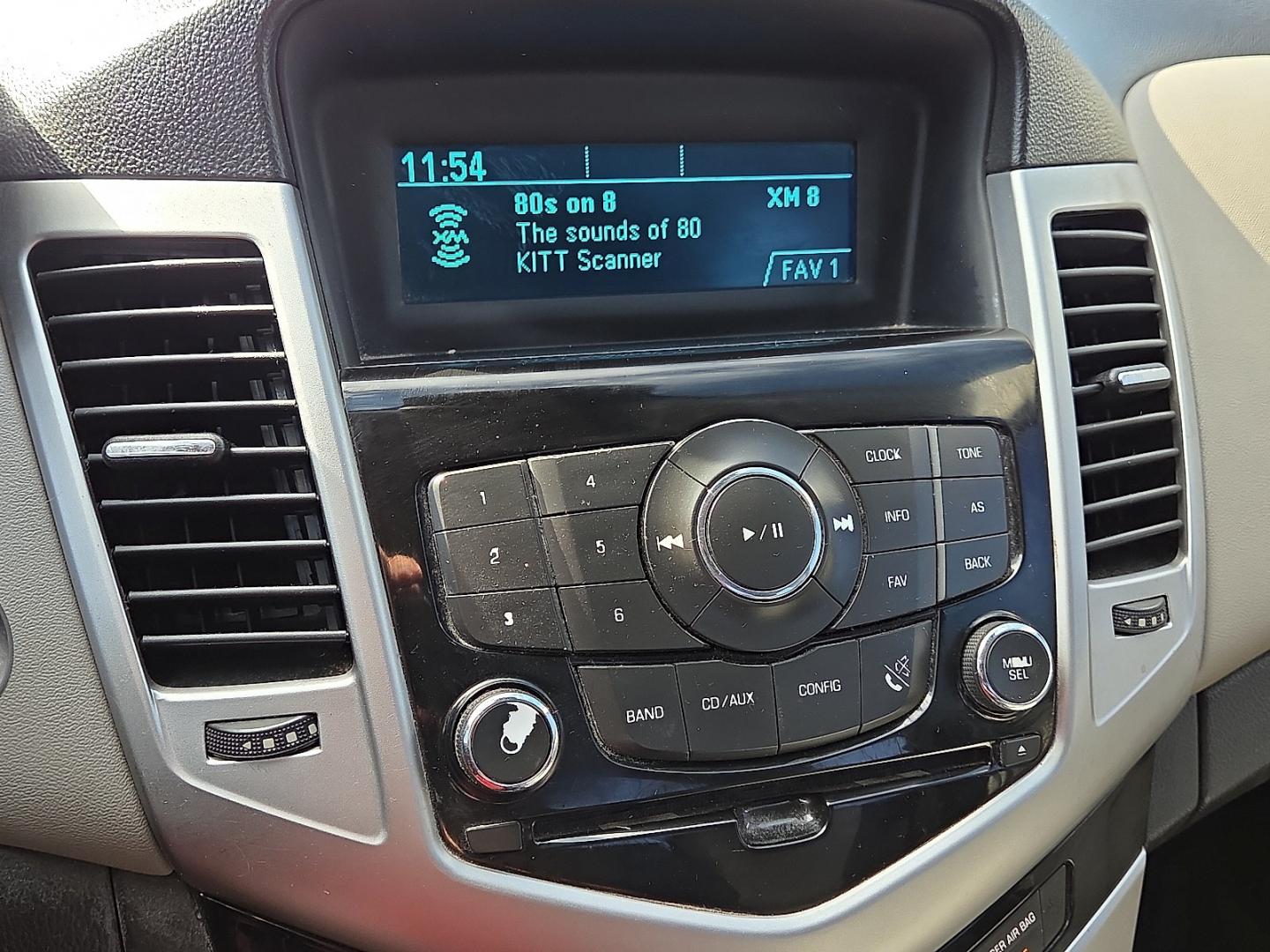 2016 Summit White - GAZ /Jet Black/Medium Titanium - AFB Chevrolet Cruze Limited LS Auto (1G1PC5SGXG7) with an ECOTEC 1.8L I-4 DOHC, VVT variable valve control, regular gasoline, engine with 138HP engine, located at 4711 Ave Q, Lubbock, TX, 79412, (806) 687-2362, 33.551304, -101.855293- Photo#22
