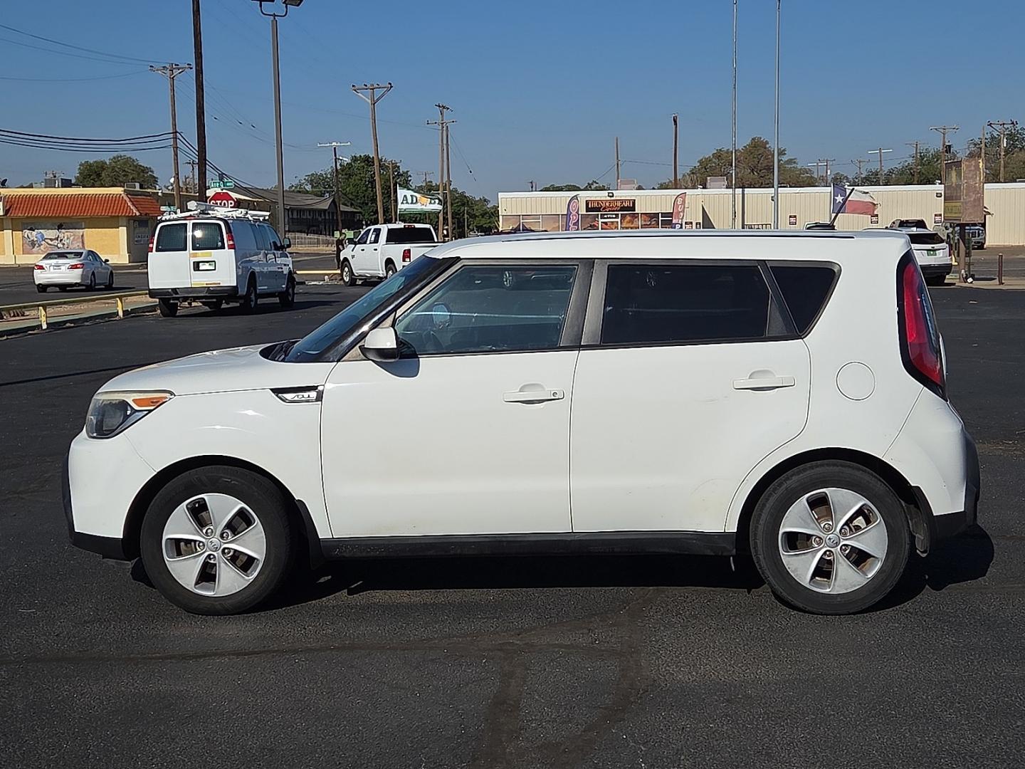 2015 Clear White - 1D /Black - EQ Kia Soul (KNDJN2A28F7) with an Gamma 1.6L I-4 direct injection, DOHC, variable valve control, regular gasoline, engine with 130HP engine, located at 4711 Ave Q, Lubbock, TX, 79412, (806) 687-2362, 33.551304, -101.855293- Photo#1