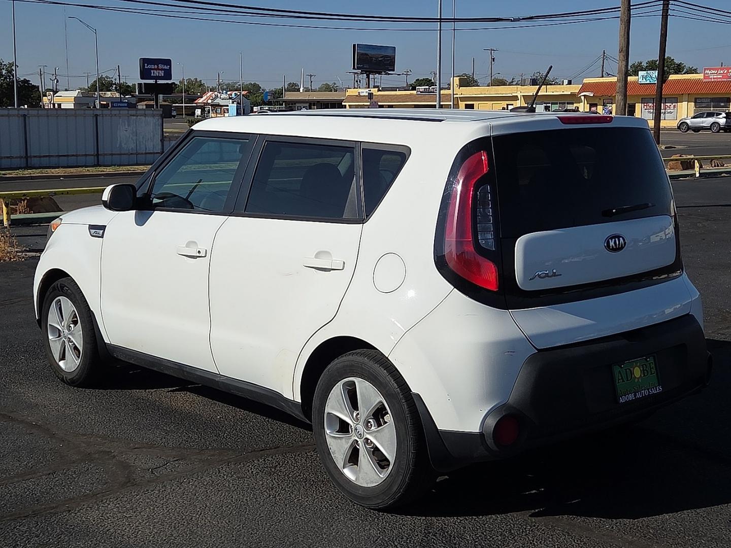 2015 Clear White - 1D /Black - EQ Kia Soul (KNDJN2A28F7) with an Gamma 1.6L I-4 direct injection, DOHC, variable valve control, regular gasoline, engine with 130HP engine, located at 4711 Ave Q, Lubbock, TX, 79412, (806) 687-2362, 33.551304, -101.855293- Photo#2