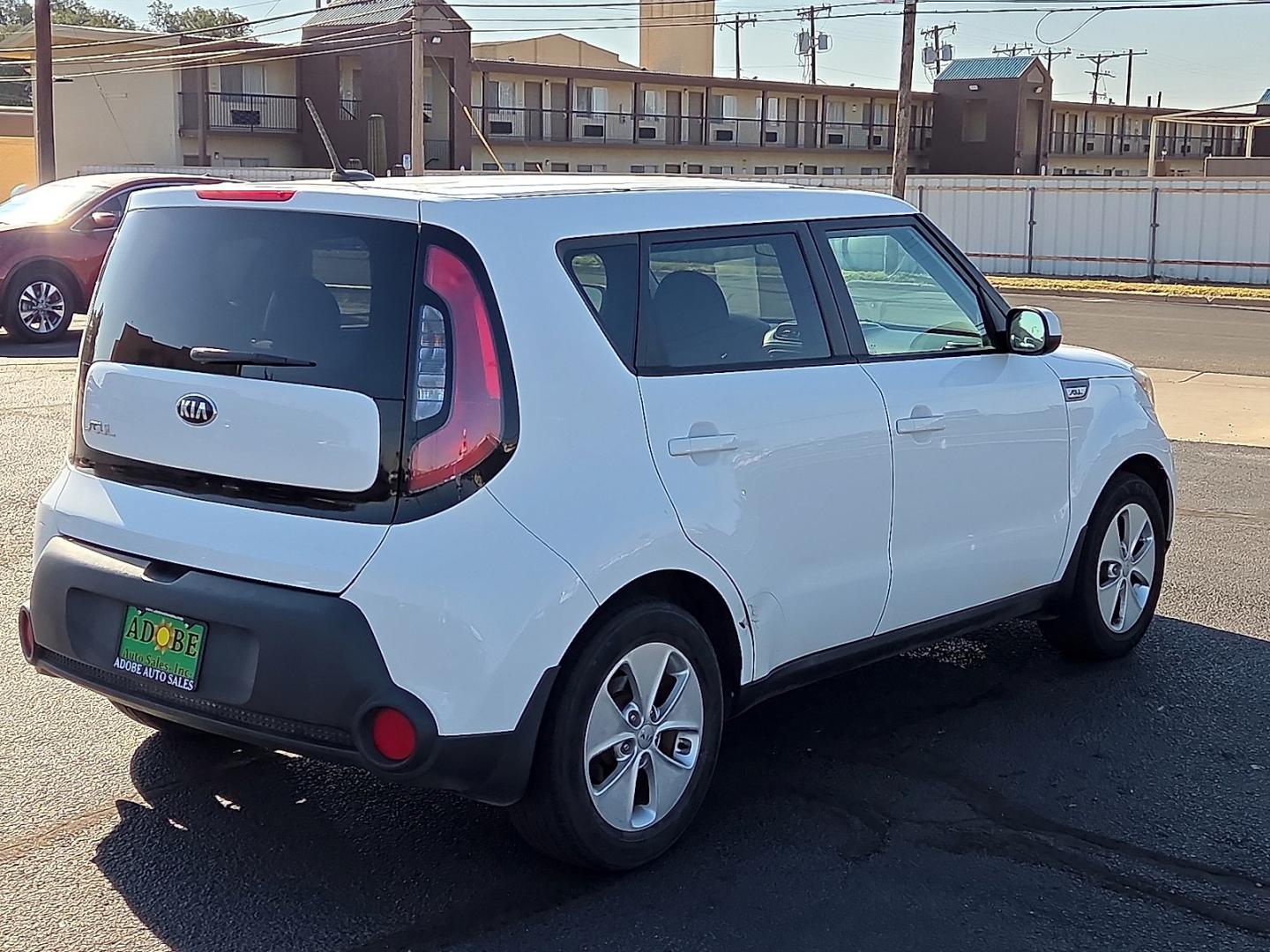 2015 Clear White - 1D /Black - EQ Kia Soul (KNDJN2A28F7) with an Gamma 1.6L I-4 direct injection, DOHC, variable valve control, regular gasoline, engine with 130HP engine, located at 4711 Ave Q, Lubbock, TX, 79412, (806) 687-2362, 33.551304, -101.855293- Photo#4
