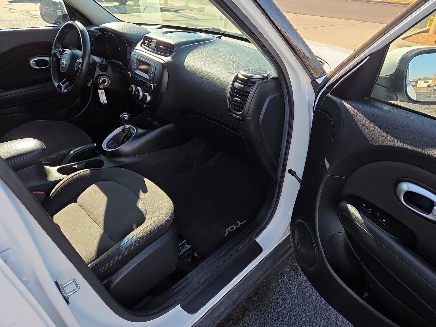 2015 Clear White - 1D /Black - EQ Kia Soul (KNDJN2A28F7) with an Gamma 1.6L I-4 direct injection, DOHC, variable valve control, regular gasoline, engine with 130HP engine, located at 4711 Ave Q, Lubbock, TX, 79412, (806) 687-2362, 33.551304, -101.855293- Photo#10