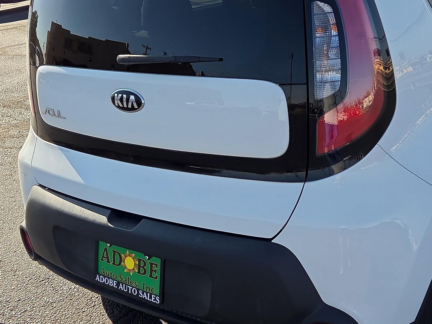 2015 Clear White - 1D /Black - EQ Kia Soul (KNDJN2A28F7) with an Gamma 1.6L I-4 direct injection, DOHC, variable valve control, regular gasoline, engine with 130HP engine, located at 4711 Ave Q, Lubbock, TX, 79412, (806) 687-2362, 33.551304, -101.855293- Photo#14