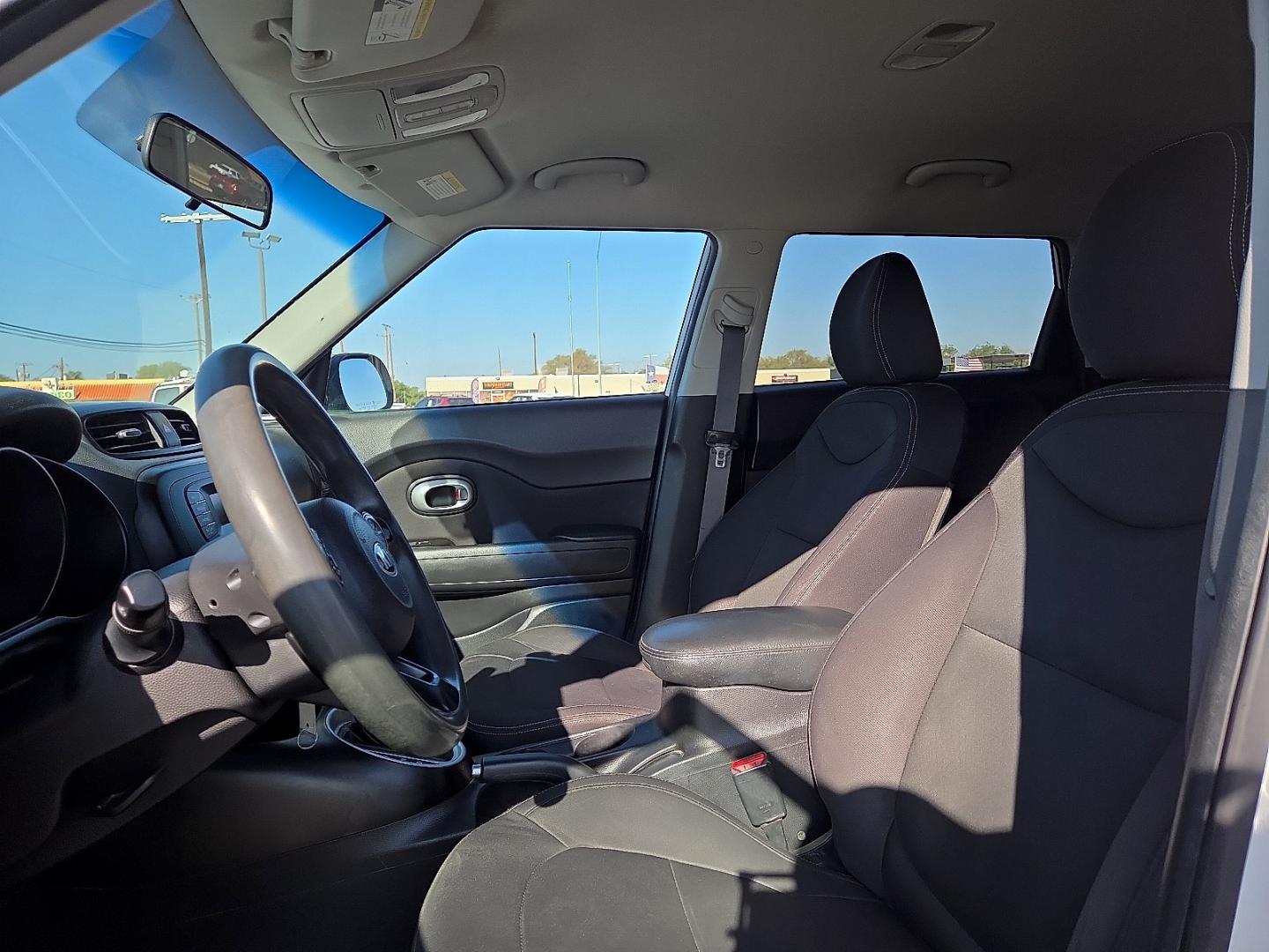 2015 Clear White - 1D /Black - EQ Kia Soul (KNDJN2A28F7) with an Gamma 1.6L I-4 direct injection, DOHC, variable valve control, regular gasoline, engine with 130HP engine, located at 4711 Ave Q, Lubbock, TX, 79412, (806) 687-2362, 33.551304, -101.855293- Photo#21