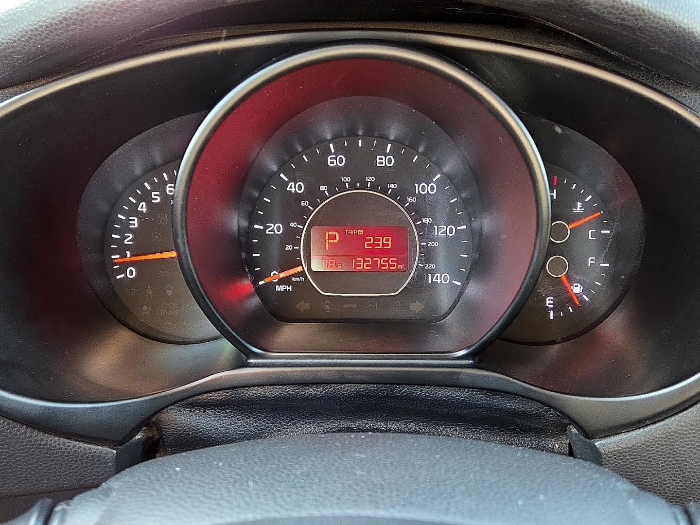 2015 Clear White - 1D /Black - EQ Kia Soul (KNDJN2A28F7) with an Gamma 1.6L I-4 direct injection, DOHC, variable valve control, regular gasoline, engine with 130HP engine, located at 4711 Ave Q, Lubbock, TX, 79412, (806) 687-2362, 33.551304, -101.855293- Photo#22
