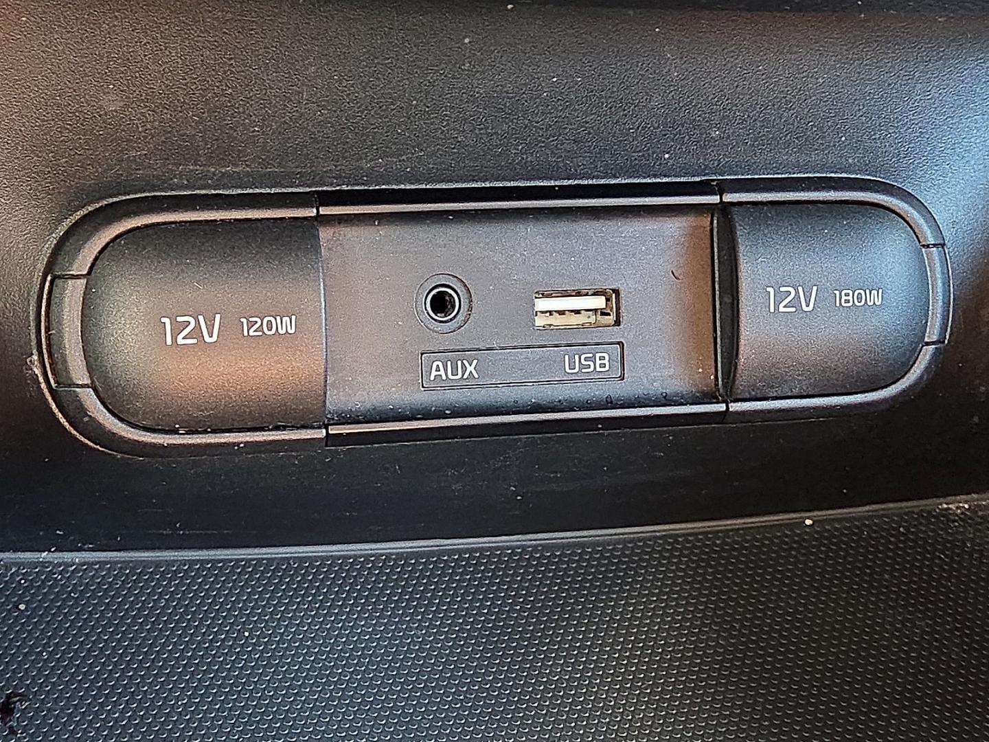 2015 Clear White - 1D /Black - EQ Kia Soul (KNDJN2A28F7) with an Gamma 1.6L I-4 direct injection, DOHC, variable valve control, regular gasoline, engine with 130HP engine, located at 4711 Ave Q, Lubbock, TX, 79412, (806) 687-2362, 33.551304, -101.855293- Photo#24