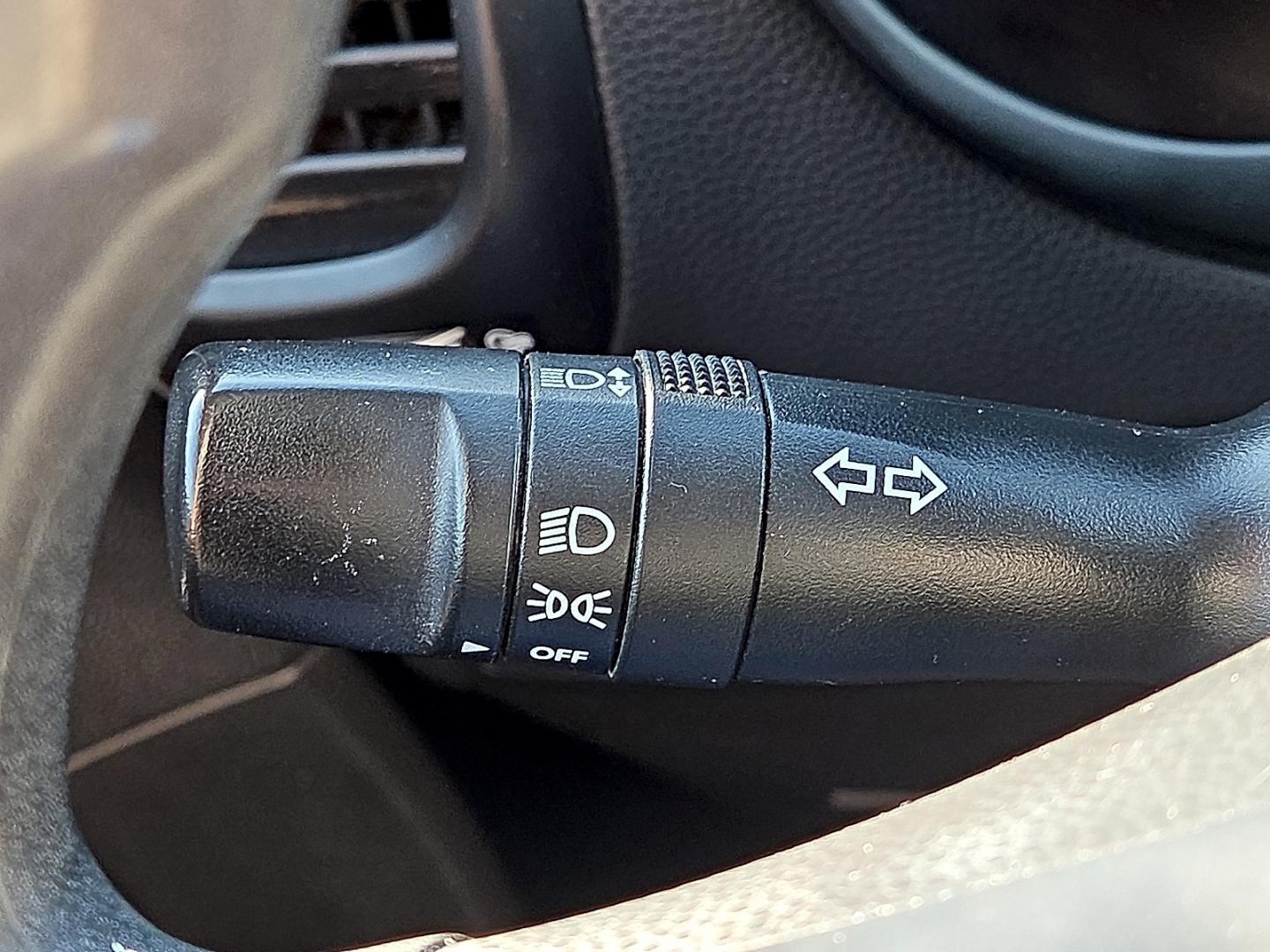 2015 Clear White - 1D /Black - EQ Kia Soul (KNDJN2A28F7) with an Gamma 1.6L I-4 direct injection, DOHC, variable valve control, regular gasoline, engine with 130HP engine, located at 4711 Ave Q, Lubbock, TX, 79412, (806) 687-2362, 33.551304, -101.855293- Photo#26