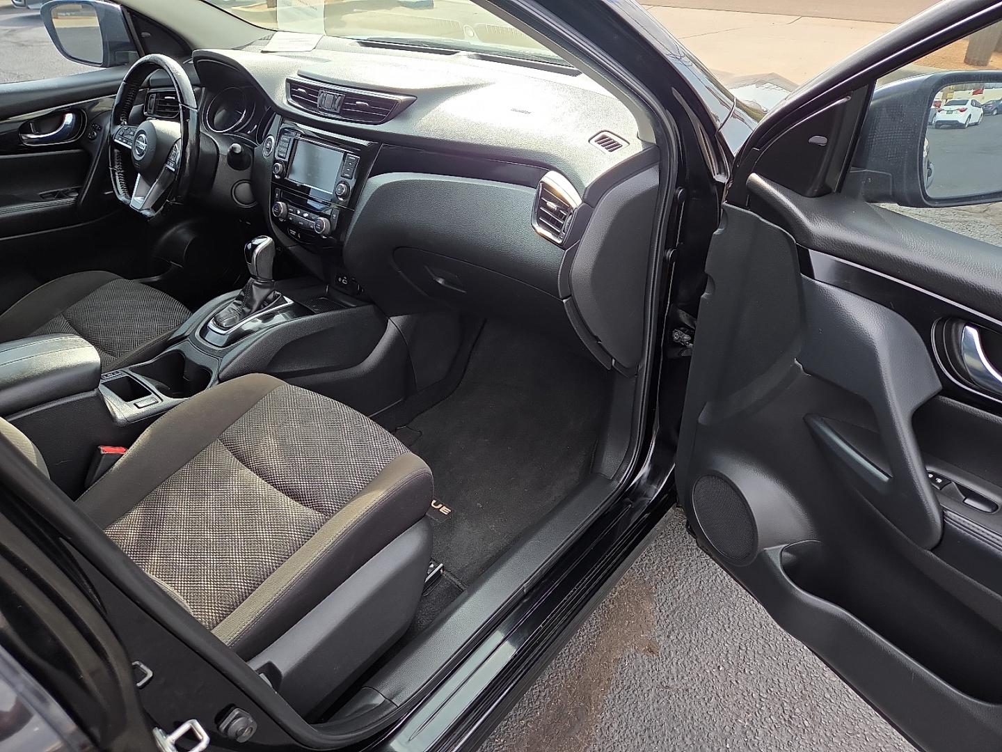 2022 Black /Charcoal - G Nissan Rogue Sport SV FWD Xtronic CVT (JN1BJ1BV6NW) with an 2L I-4 direct injection, DOHC, variable valve control, regular gasoline, engine with 141HP engine, located at 4711 Ave Q, Lubbock, TX, 79412, (806) 687-2362, 33.551304, -101.855293- Photo#9