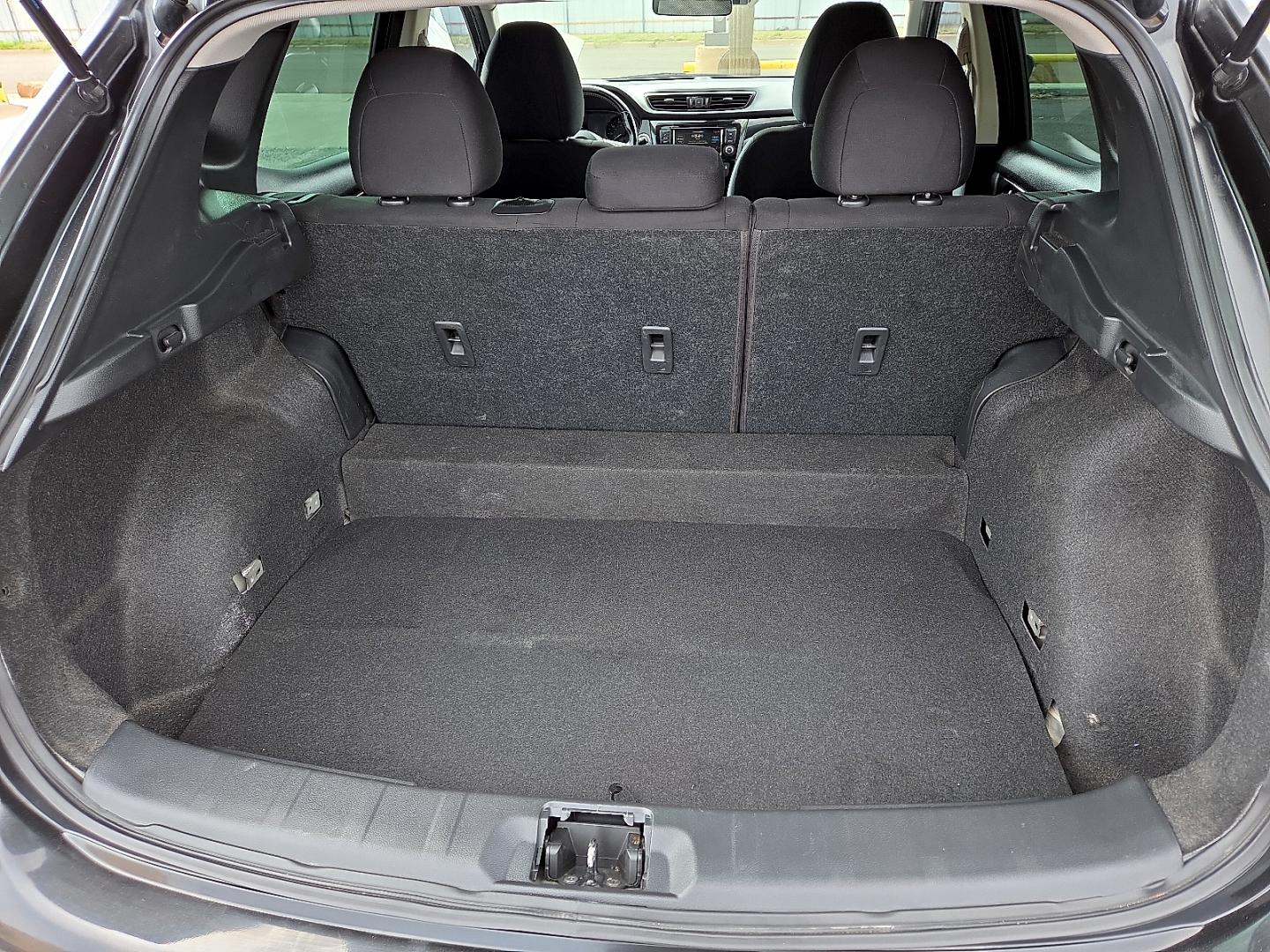 2022 Black /Charcoal - G Nissan Rogue Sport SV FWD Xtronic CVT (JN1BJ1BV6NW) with an 2L I-4 direct injection, DOHC, variable valve control, regular gasoline, engine with 141HP engine, located at 4711 Ave Q, Lubbock, TX, 79412, (806) 687-2362, 33.551304, -101.855293- Photo#13