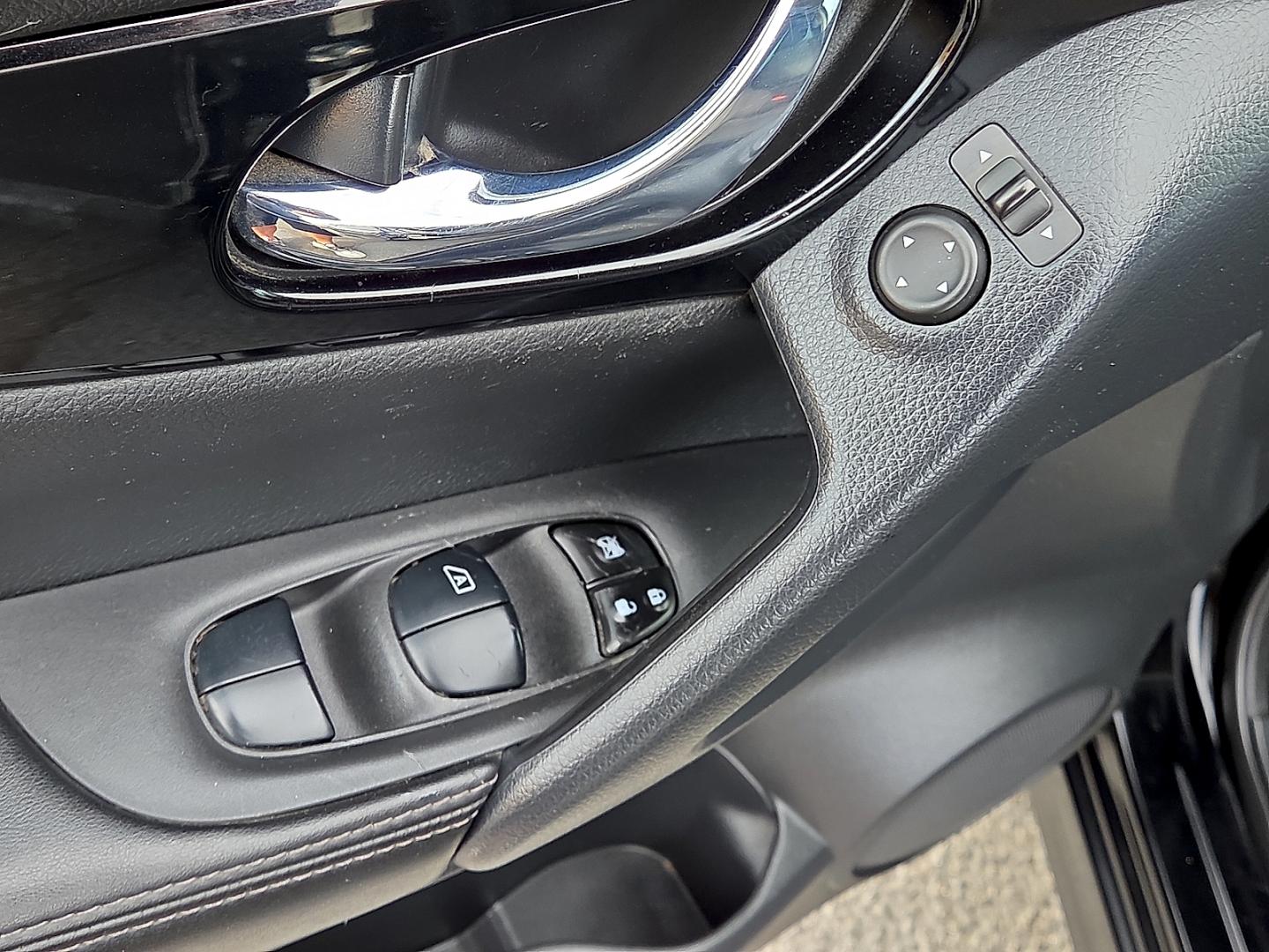 2022 Black /Charcoal - G Nissan Rogue Sport SV FWD Xtronic CVT (JN1BJ1BV6NW) with an 2L I-4 direct injection, DOHC, variable valve control, regular gasoline, engine with 141HP engine, located at 4711 Ave Q, Lubbock, TX, 79412, (806) 687-2362, 33.551304, -101.855293- Photo#17