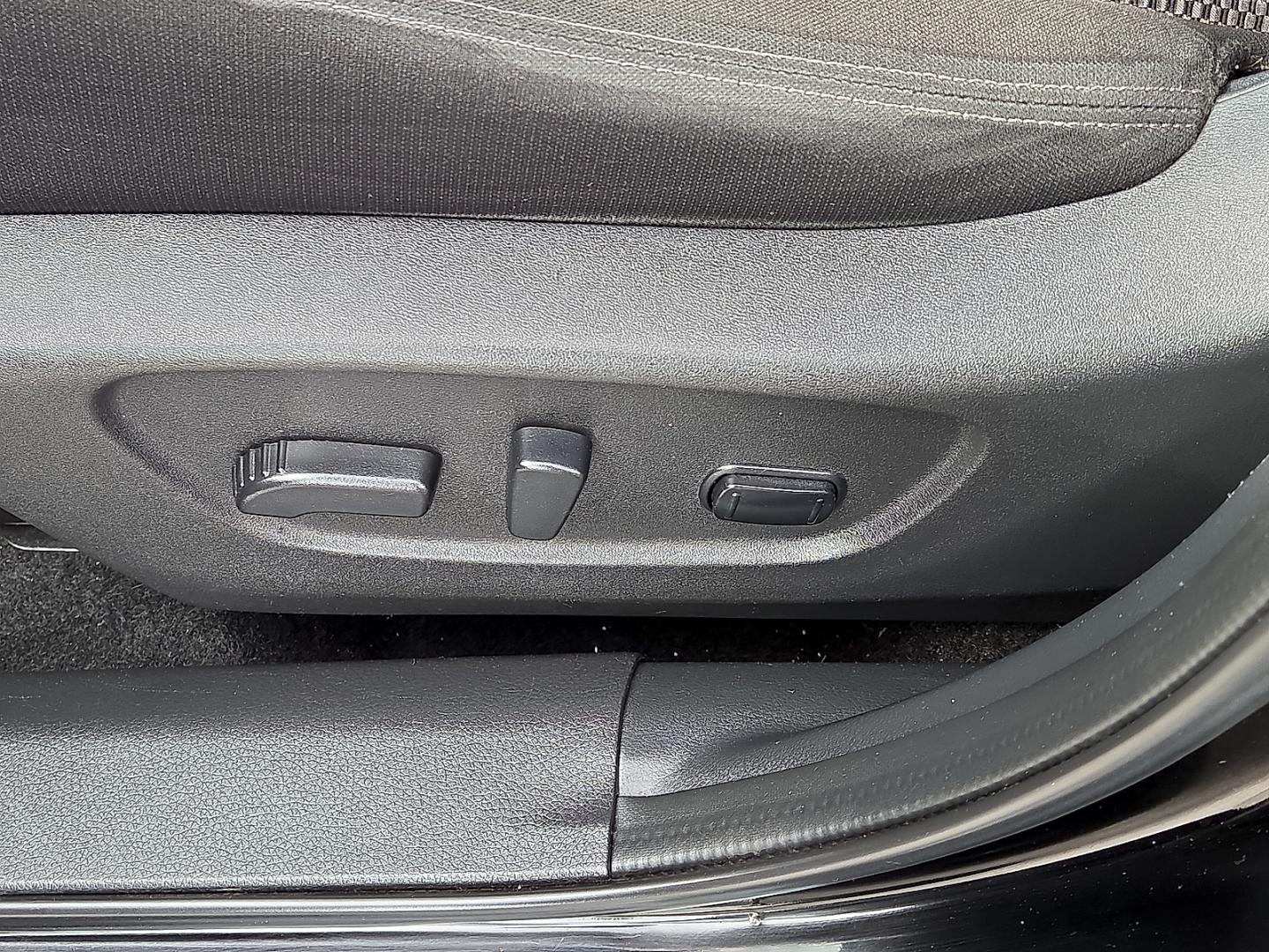 2022 Black /Charcoal - G Nissan Rogue Sport SV FWD Xtronic CVT (JN1BJ1BV6NW) with an 2L I-4 direct injection, DOHC, variable valve control, regular gasoline, engine with 141HP engine, located at 4711 Ave Q, Lubbock, TX, 79412, (806) 687-2362, 33.551304, -101.855293- Photo#18