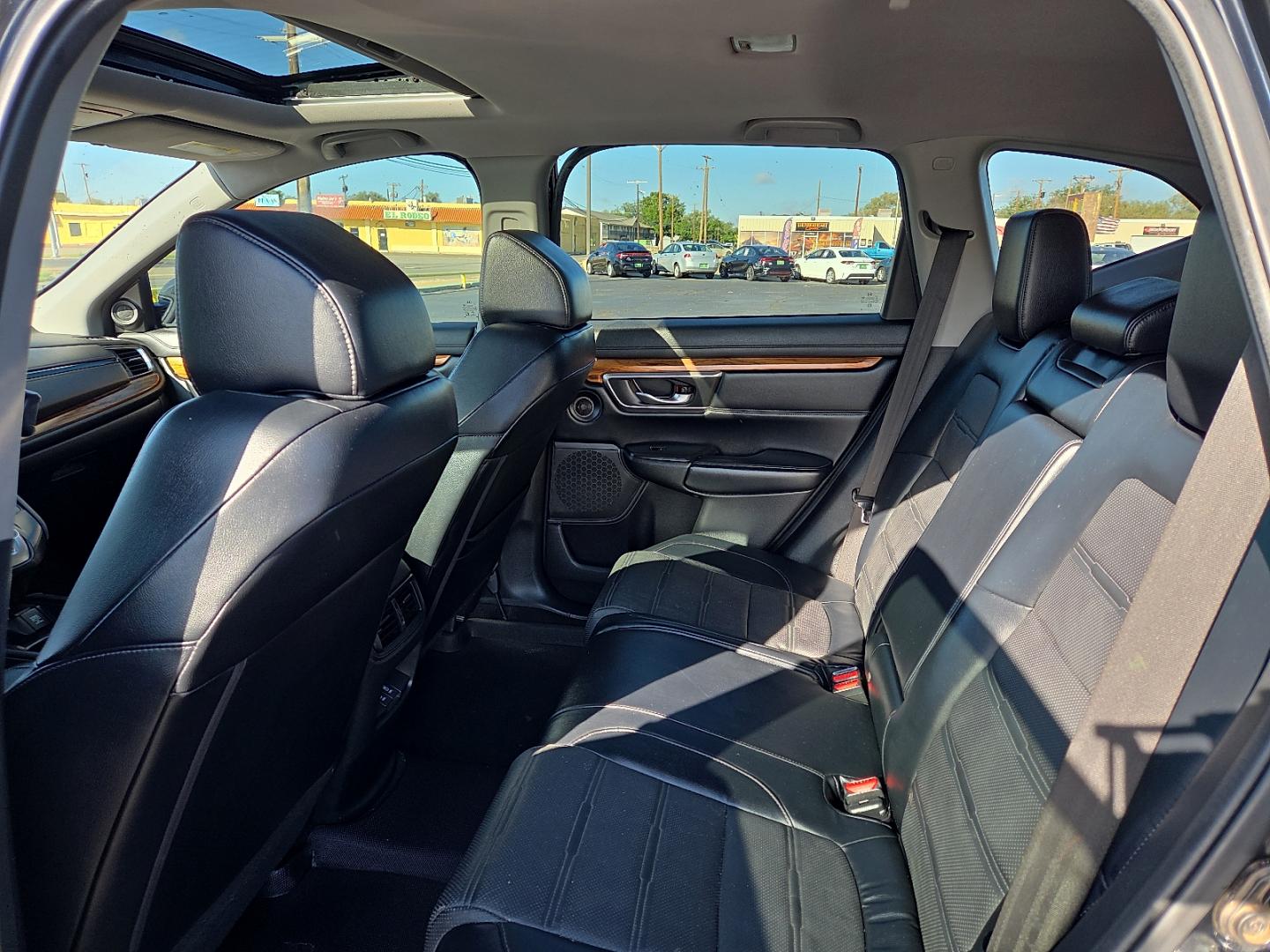 2017 Crystal Black Pearl - BK /Black - BK Honda CR-V EX-L (7FARW1H84HE) with an 1.5L I-4 direct injection, DOHC, variable valve control, intercooled turbo, regular gasoline, engine with 190HP engine, located at 4711 Ave Q, Lubbock, TX, 79412, (806) 687-2362, 33.551304, -101.855293- Photo#15