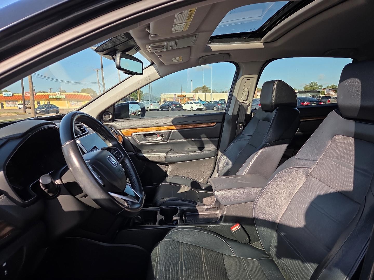 2017 Crystal Black Pearl - BK /Black - BK Honda CR-V EX-L (7FARW1H84HE) with an 1.5L I-4 direct injection, DOHC, variable valve control, intercooled turbo, regular gasoline, engine with 190HP engine, located at 4711 Ave Q, Lubbock, TX, 79412, (806) 687-2362, 33.551304, -101.855293- Photo#21