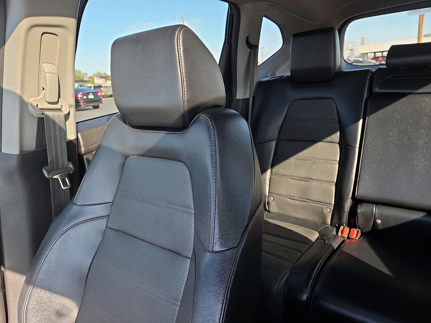 2017 Crystal Black Pearl - BK /Black - BK Honda CR-V EX-L (7FARW1H84HE) with an 1.5L I-4 direct injection, DOHC, variable valve control, intercooled turbo, regular gasoline, engine with 190HP engine, located at 4711 Ave Q, Lubbock, TX, 79412, (806) 687-2362, 33.551304, -101.855293- Photo#26