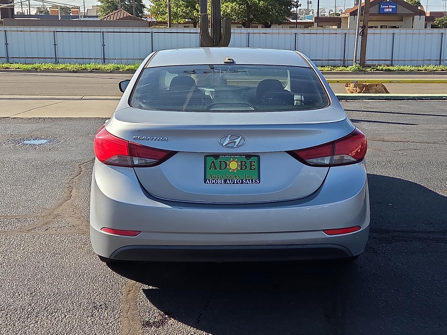 2016 Shale Gray Metallic - 8S /Gray - RAS Hyundai Elantra SE (5NPDH4AE1GH) with an Nu 1.8L I-4 DOHC, D-CVVT variable valve control, regular gasoline, engine with 145HP engine, located at 4711 Ave Q, Lubbock, TX, 79412, (806) 687-2362, 33.551304, -101.855293- Photo#3