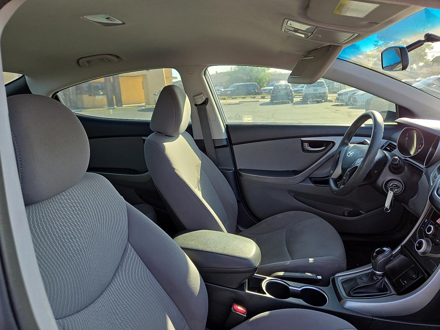 2016 Shale Gray Metallic - 8S /Gray - RAS Hyundai Elantra SE (5NPDH4AE1GH) with an Nu 1.8L I-4 DOHC, D-CVVT variable valve control, regular gasoline, engine with 145HP engine, located at 4711 Ave Q, Lubbock, TX, 79412, (806) 687-2362, 33.551304, -101.855293- Photo#9