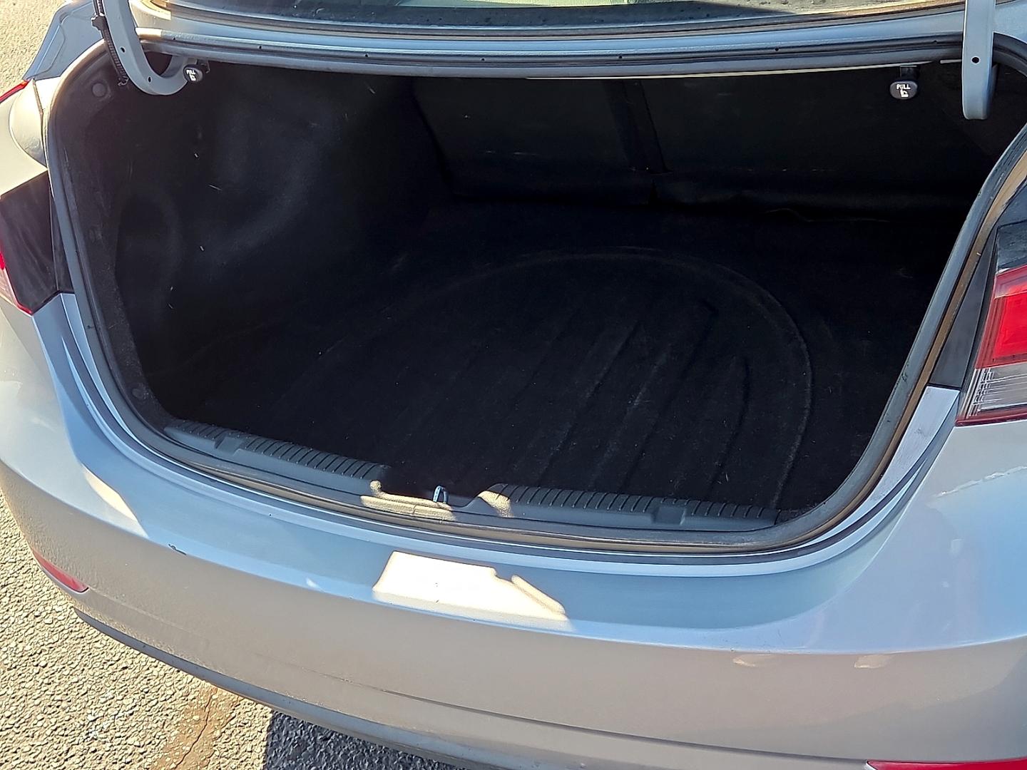 2016 Shale Gray Metallic - 8S /Gray - RAS Hyundai Elantra SE (5NPDH4AE1GH) with an Nu 1.8L I-4 DOHC, D-CVVT variable valve control, regular gasoline, engine with 145HP engine, located at 4711 Ave Q, Lubbock, TX, 79412, (806) 687-2362, 33.551304, -101.855293- Photo#13