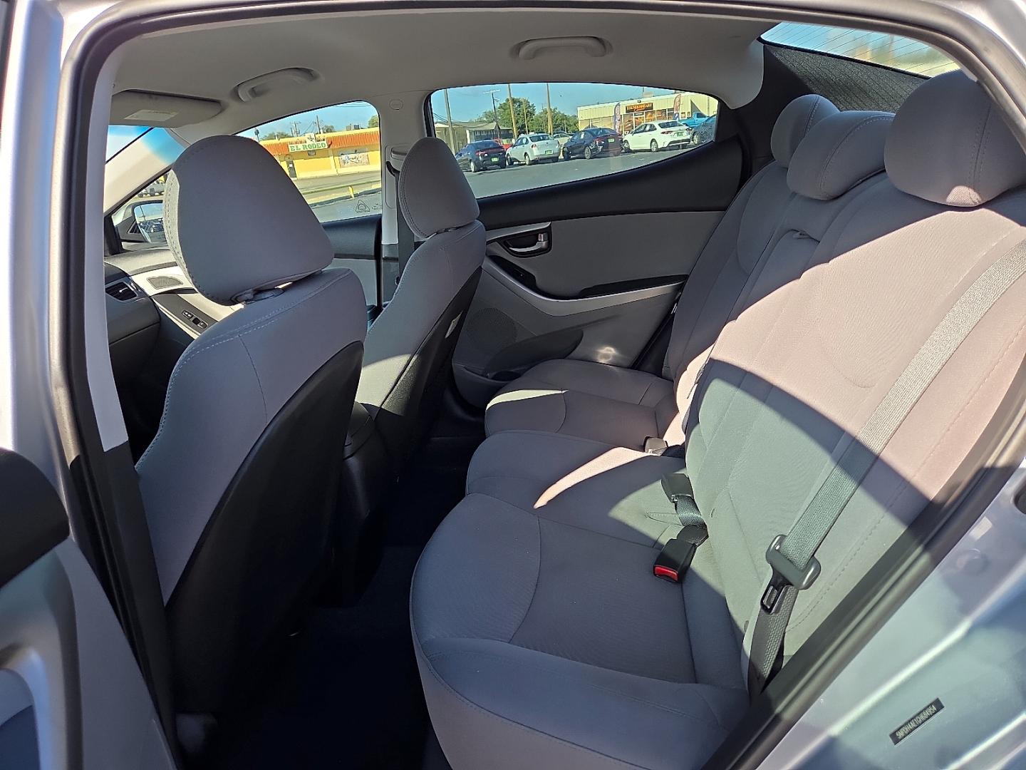 2016 Shale Gray Metallic - 8S /Gray - RAS Hyundai Elantra SE (5NPDH4AE1GH) with an Nu 1.8L I-4 DOHC, D-CVVT variable valve control, regular gasoline, engine with 145HP engine, located at 4711 Ave Q, Lubbock, TX, 79412, (806) 687-2362, 33.551304, -101.855293- Photo#15