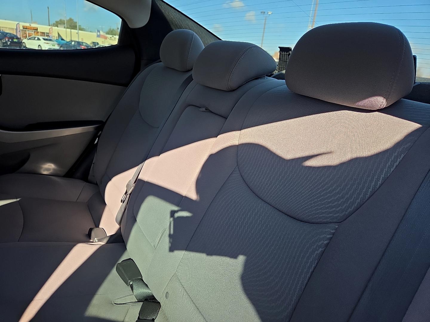 2016 Shale Gray Metallic - 8S /Gray - RAS Hyundai Elantra SE (5NPDH4AE1GH) with an Nu 1.8L I-4 DOHC, D-CVVT variable valve control, regular gasoline, engine with 145HP engine, located at 4711 Ave Q, Lubbock, TX, 79412, (806) 687-2362, 33.551304, -101.855293- Photo#17