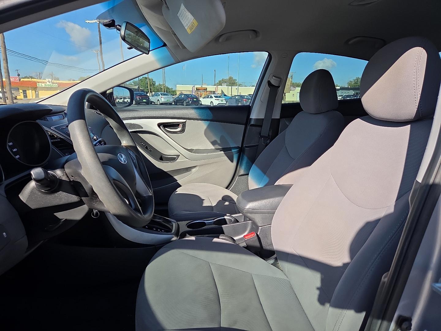 2016 Shale Gray Metallic - 8S /Gray - RAS Hyundai Elantra SE (5NPDH4AE1GH) with an Nu 1.8L I-4 DOHC, D-CVVT variable valve control, regular gasoline, engine with 145HP engine, located at 4711 Ave Q, Lubbock, TX, 79412, (806) 687-2362, 33.551304, -101.855293- Photo#21