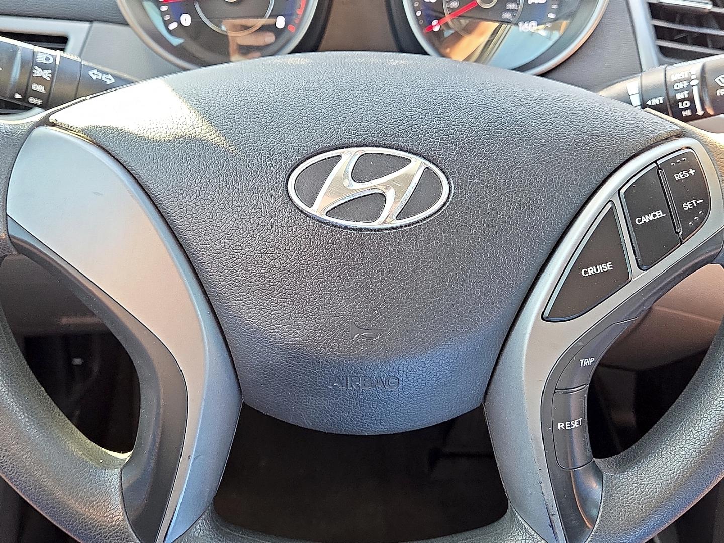 2016 Shale Gray Metallic - 8S /Gray - RAS Hyundai Elantra SE (5NPDH4AE1GH) with an Nu 1.8L I-4 DOHC, D-CVVT variable valve control, regular gasoline, engine with 145HP engine, located at 4711 Ave Q, Lubbock, TX, 79412, (806) 687-2362, 33.551304, -101.855293- Photo#29